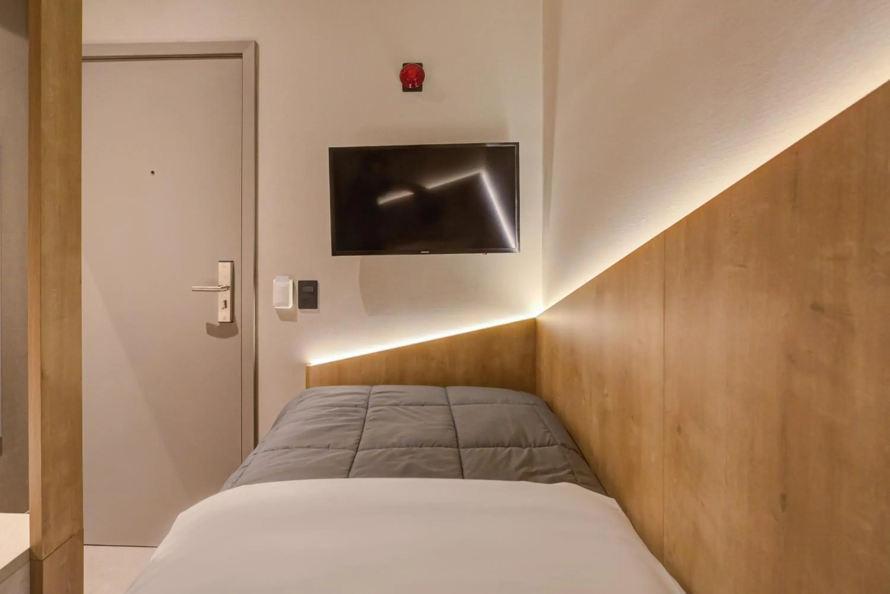 Small Single Room in Fast Sleep Suites by Slaviero Hoteis - Hotel dentro do Aeroporto de Guarulhos - Terminal 2 - desembarque oeste Small Single Room in Fast Sleep Suites by Slaviero Hoteis - Hotel dentro do Aeroporto de Guarulhos - Terminal 2 - desembarque oeste
