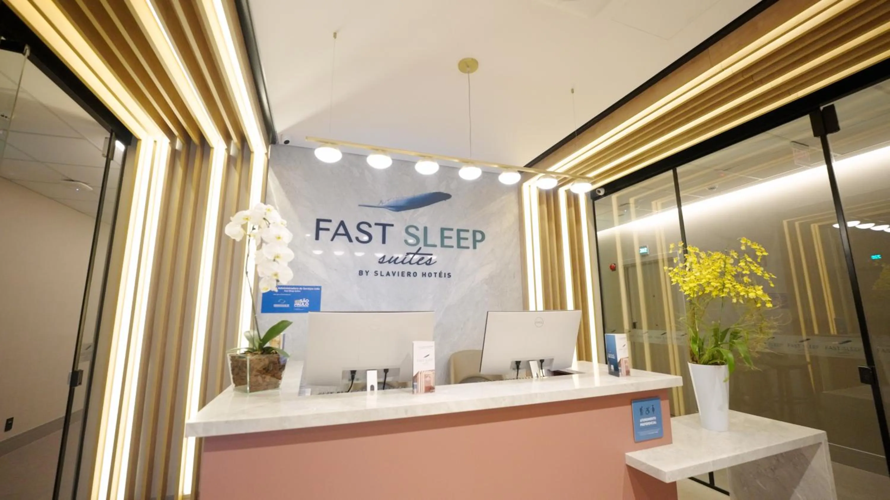 Lobby or reception in Fast Sleep Suites by Slaviero Hoteis - Hotel dentro do Aeroporto de Guarulhos - Terminal 2 - desembarque oeste