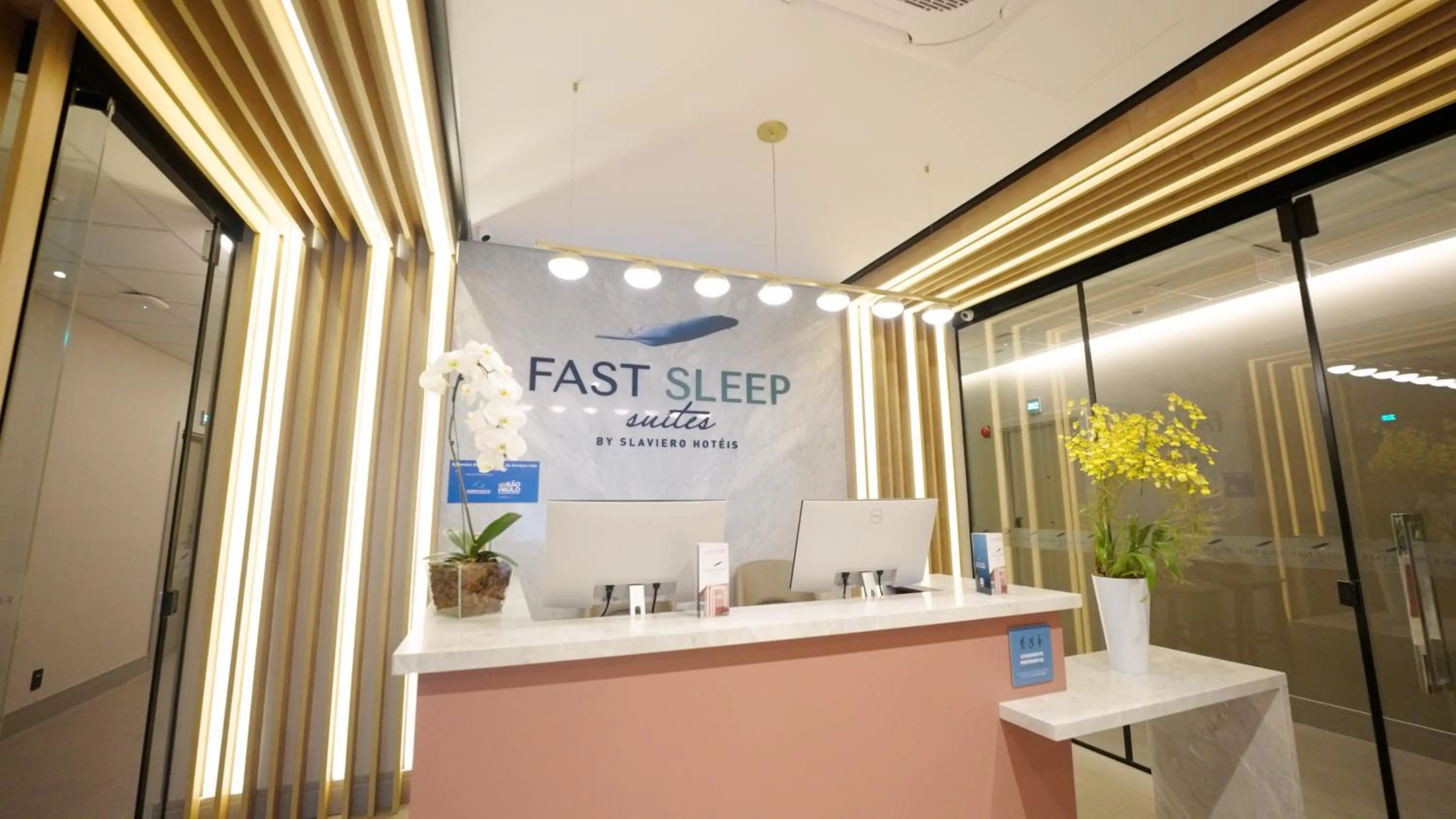 Lobby or reception in Fast Sleep Suites by Slaviero Hoteis - Hotel dentro do Aeroporto de Guarulhos - Terminal 2 - desembarque oeste