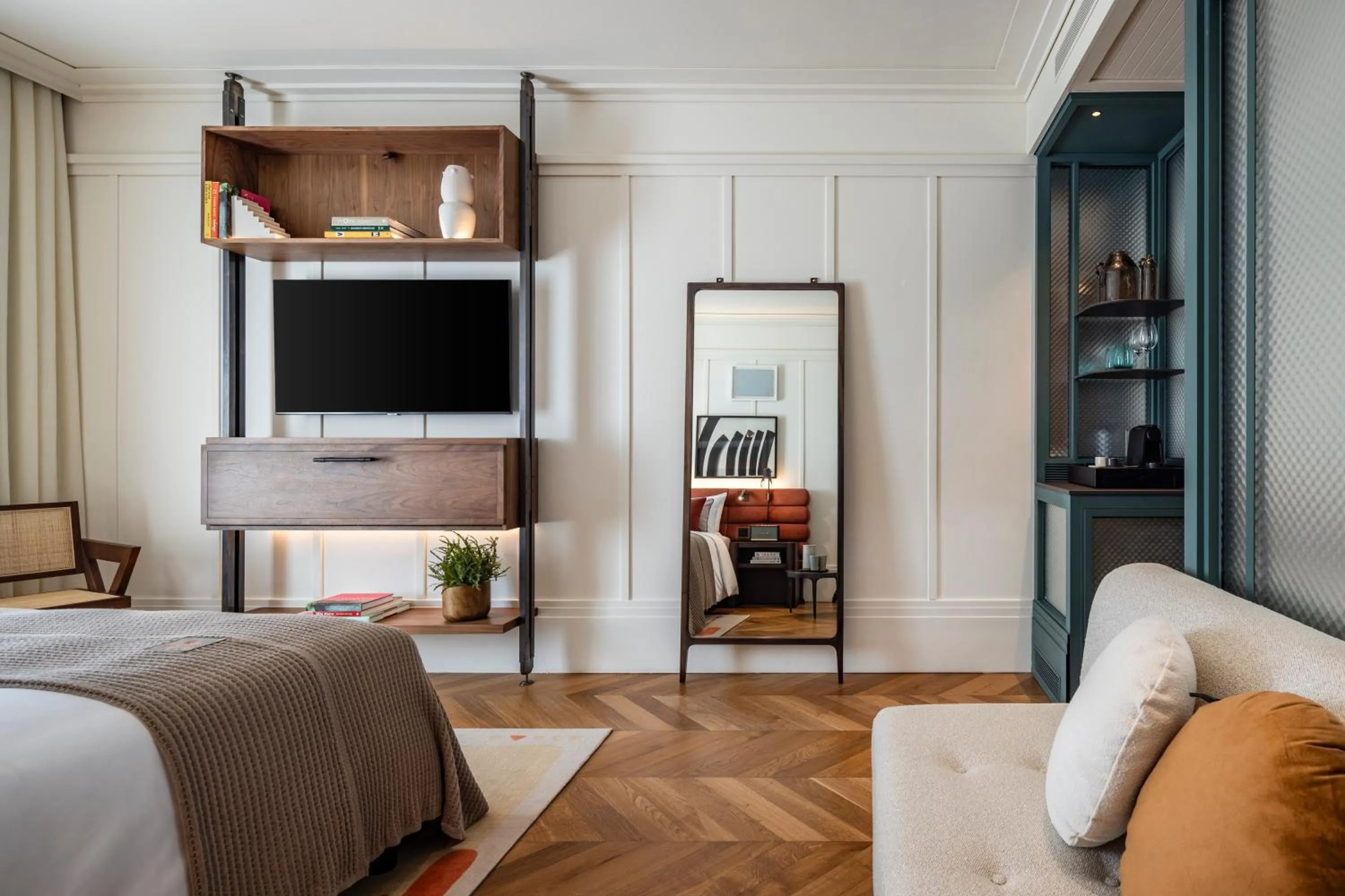 TV and multimedia, Bed in The George Tel Aviv