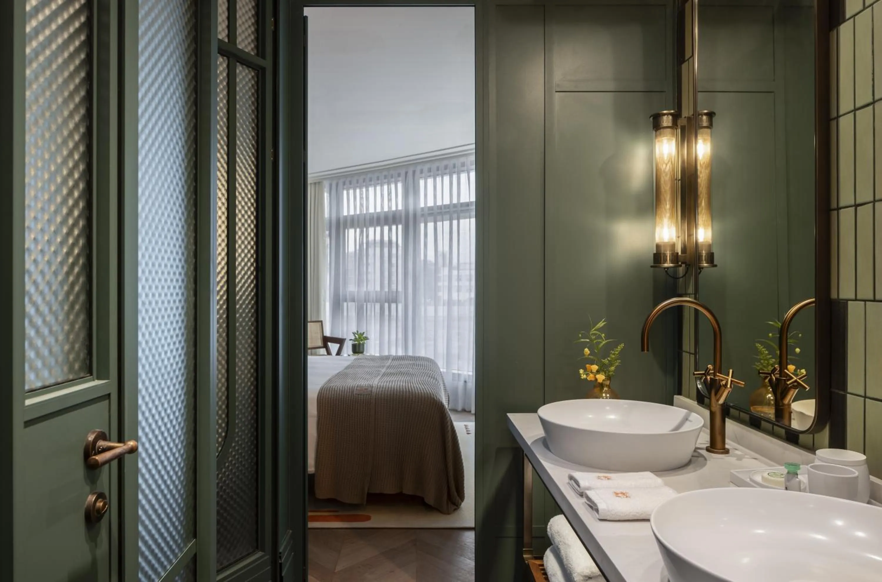 Shower in The George Tel Aviv