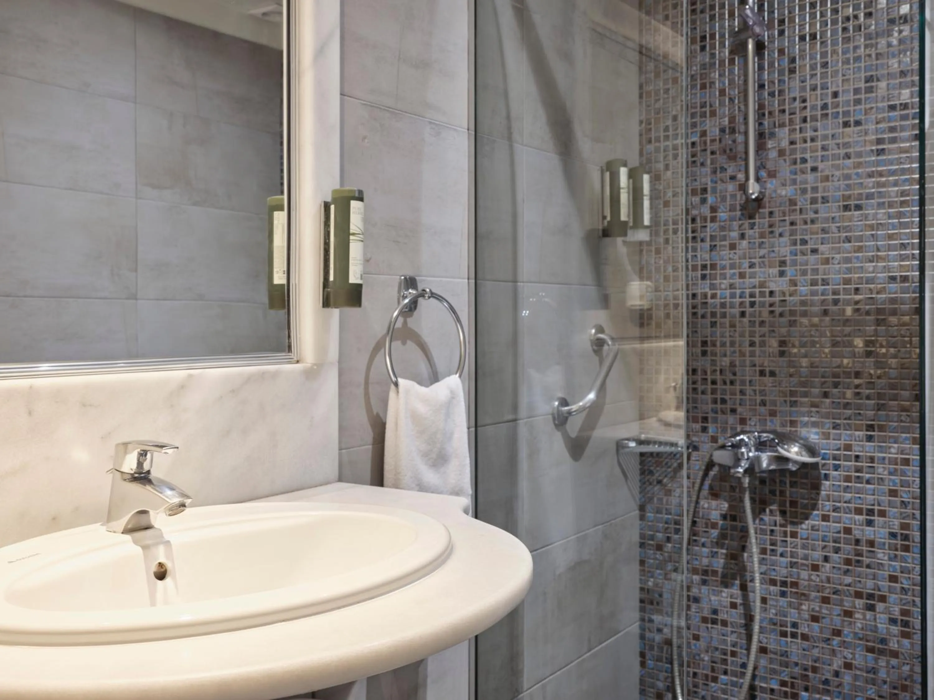 Shower in Loizos Stylish Residences