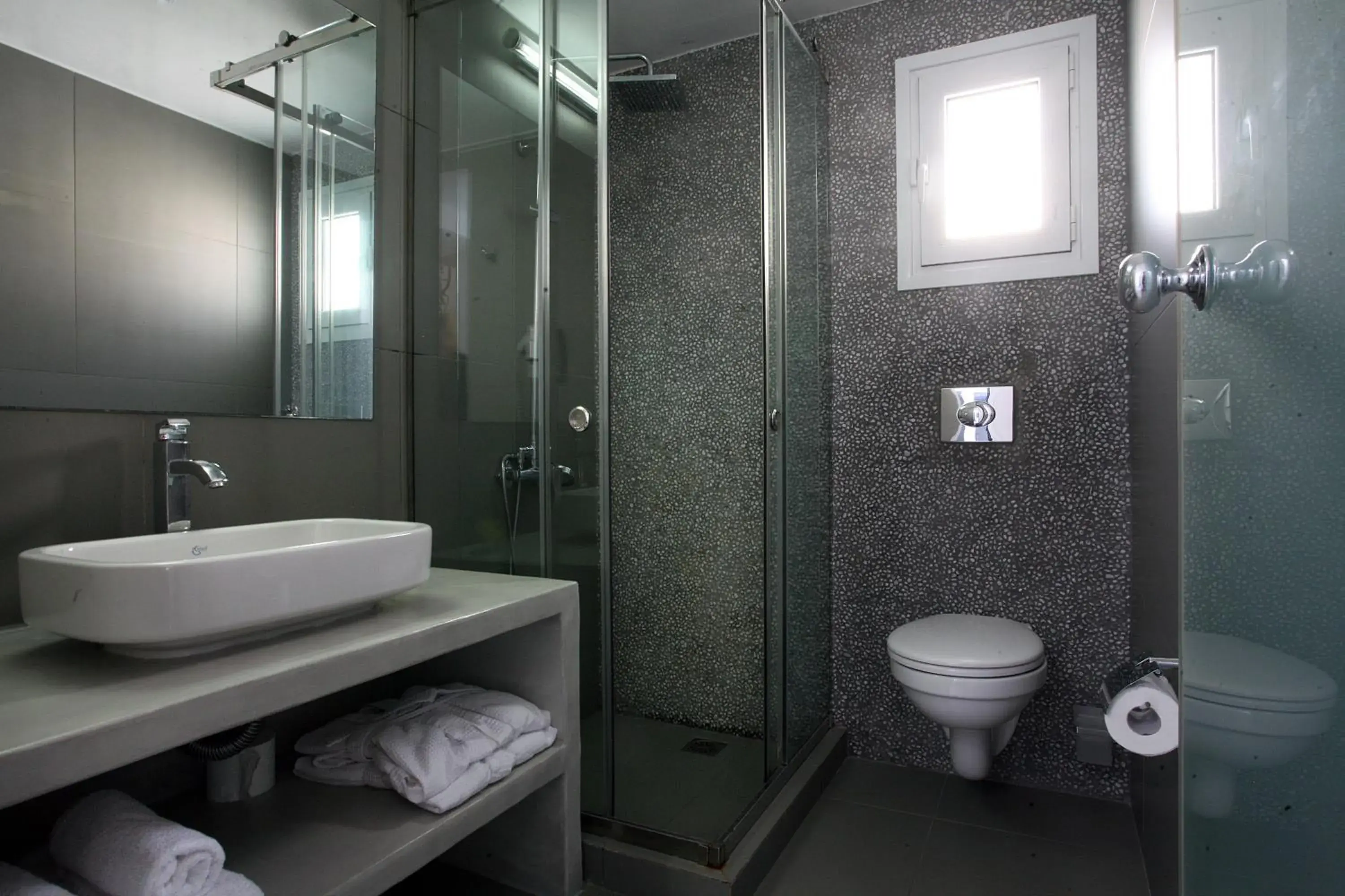 Honeymoon Room with Hot Tub in Loizos Stylish Residences Honeymoon Room with Hot Tub in Loizos Stylish Residences