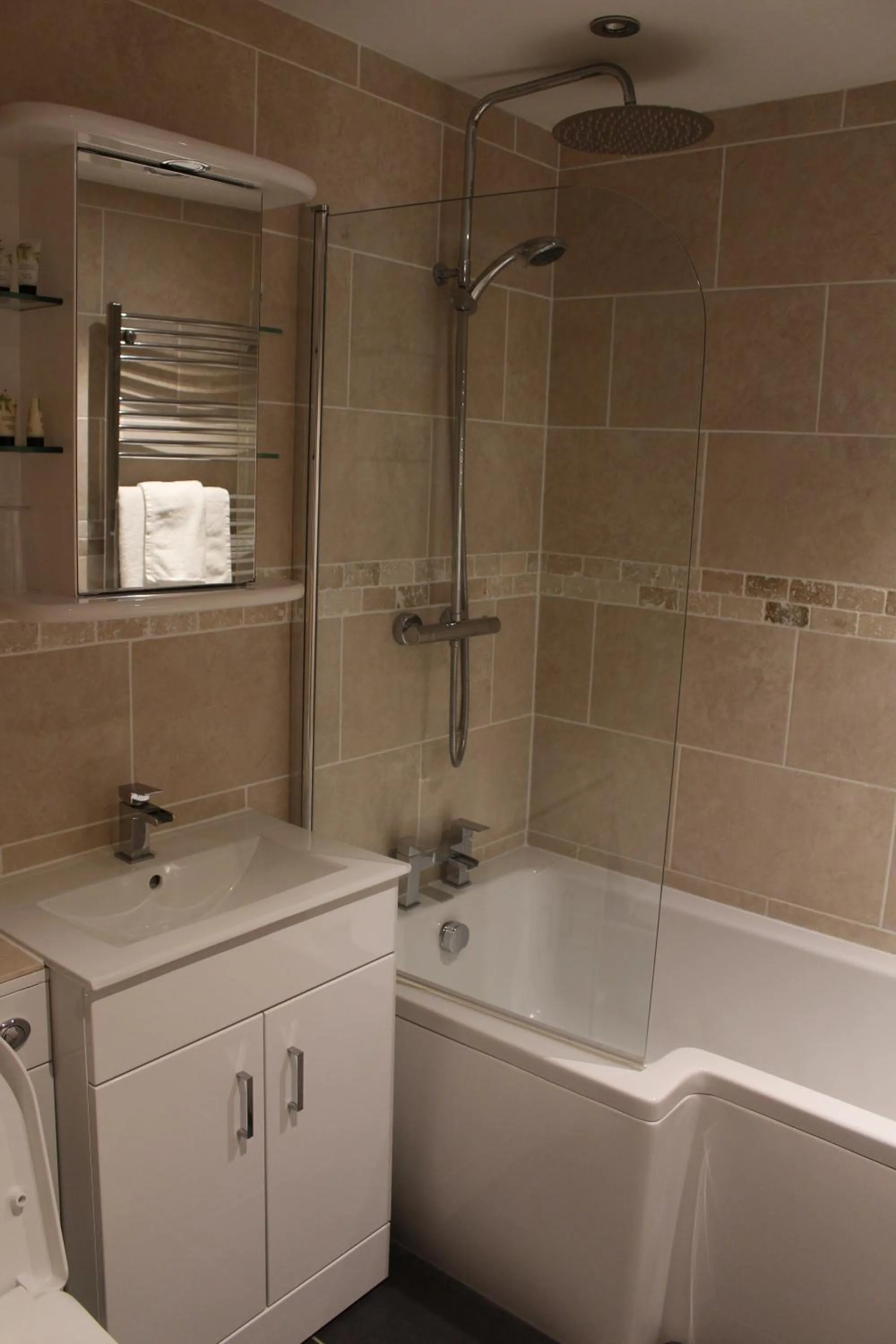 Shower in Palmer's Ale House