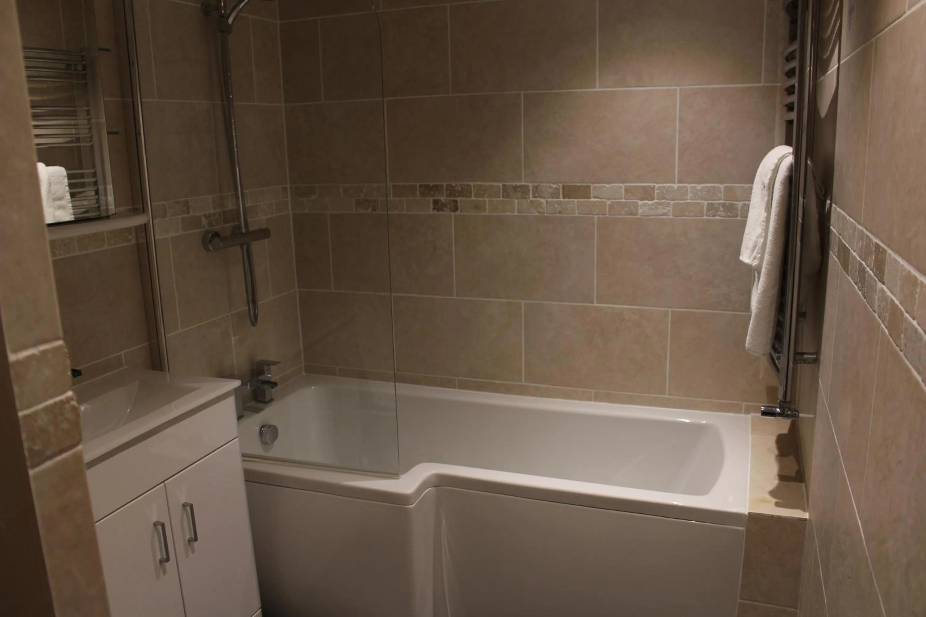 Shower in Palmer's Ale House