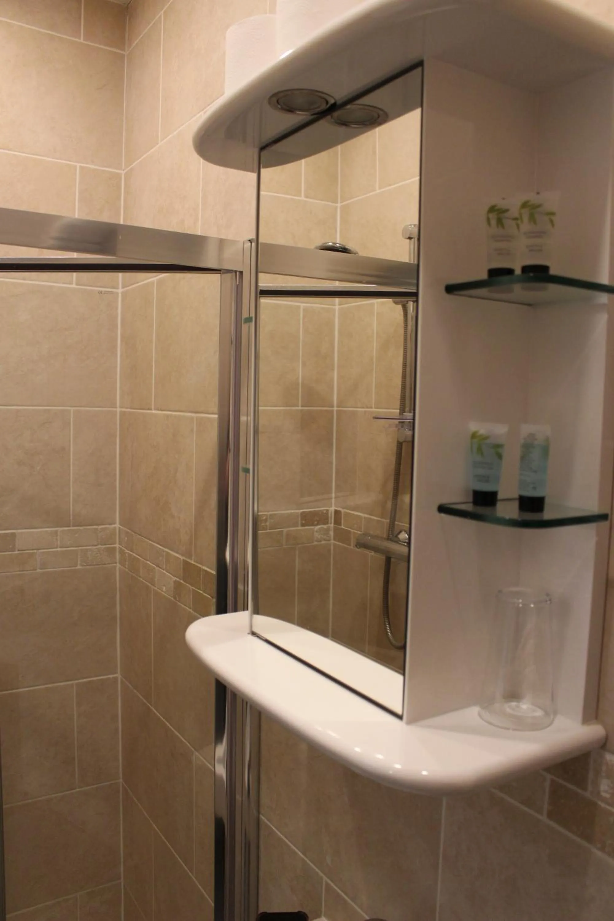 Shower in Palmer's Ale House