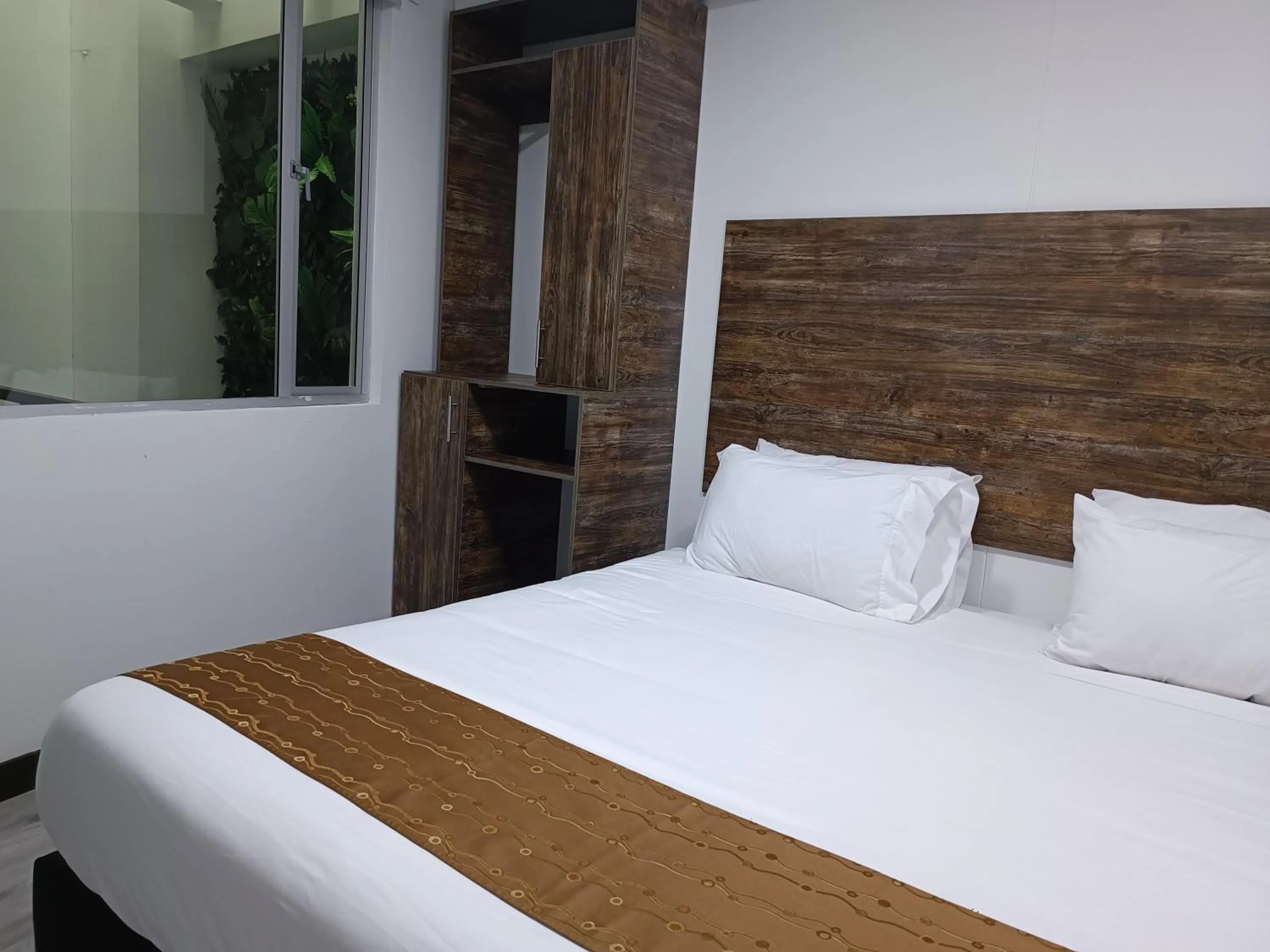 Photo of the whole room, Bed in HOTEL AMERICAN VISA CORPORATE