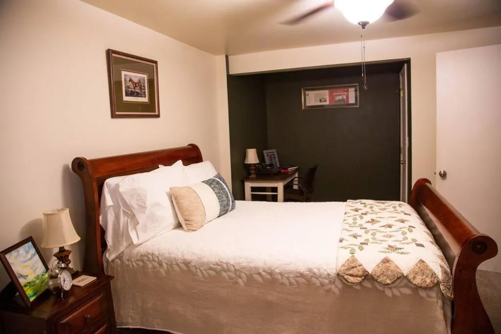 Bed in Hilltop Hideaway - 3BDR in Downtown London, KY