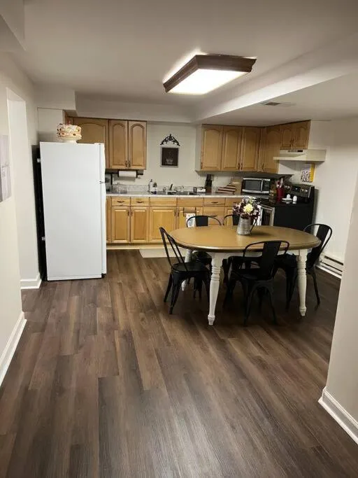 Coffee/tea facilities in Hilltop Hideaway - 3BDR in Downtown London, KY