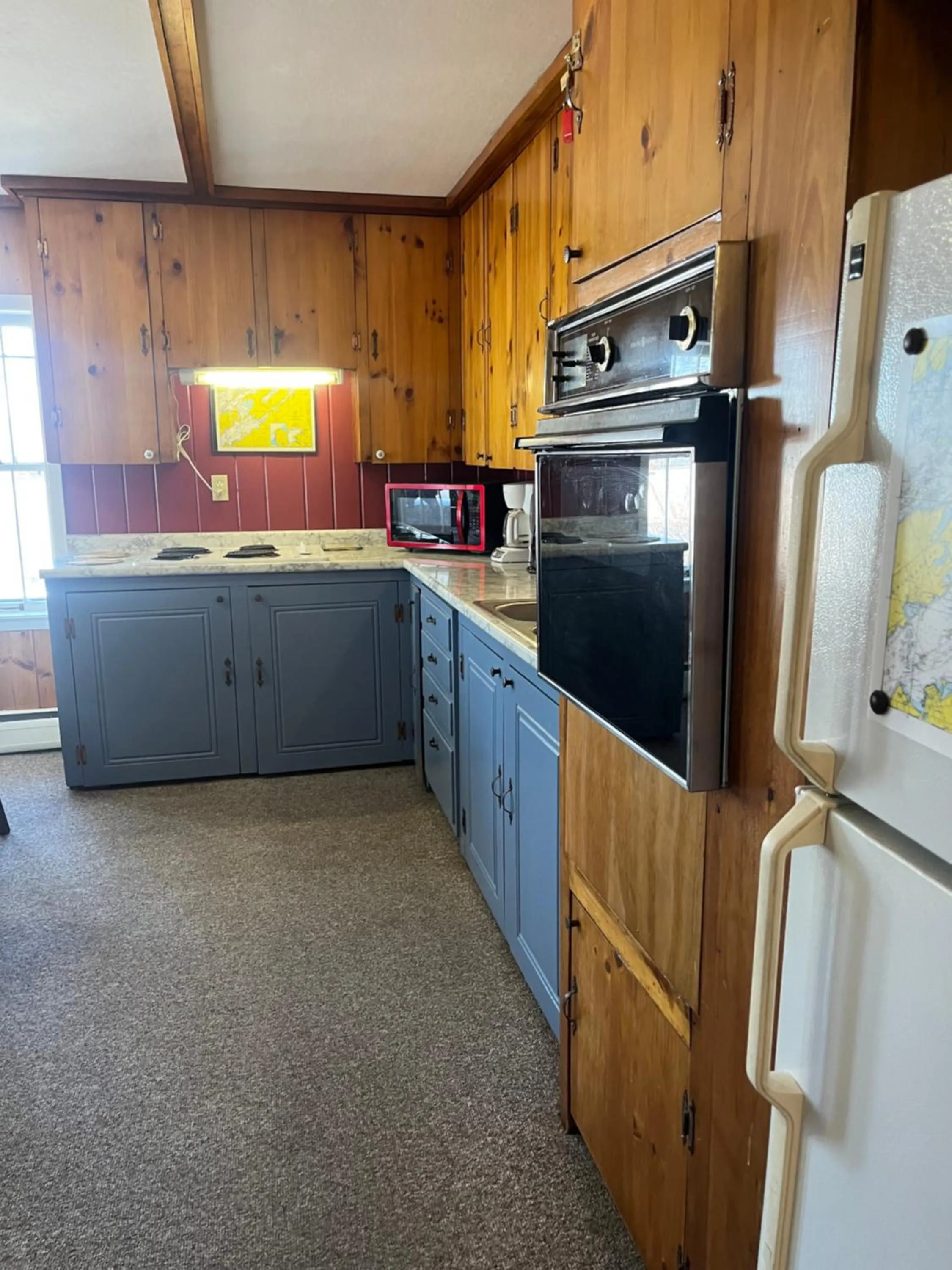 Kitchen or kitchenette in Chateau Country Inn and Captain's Cottage