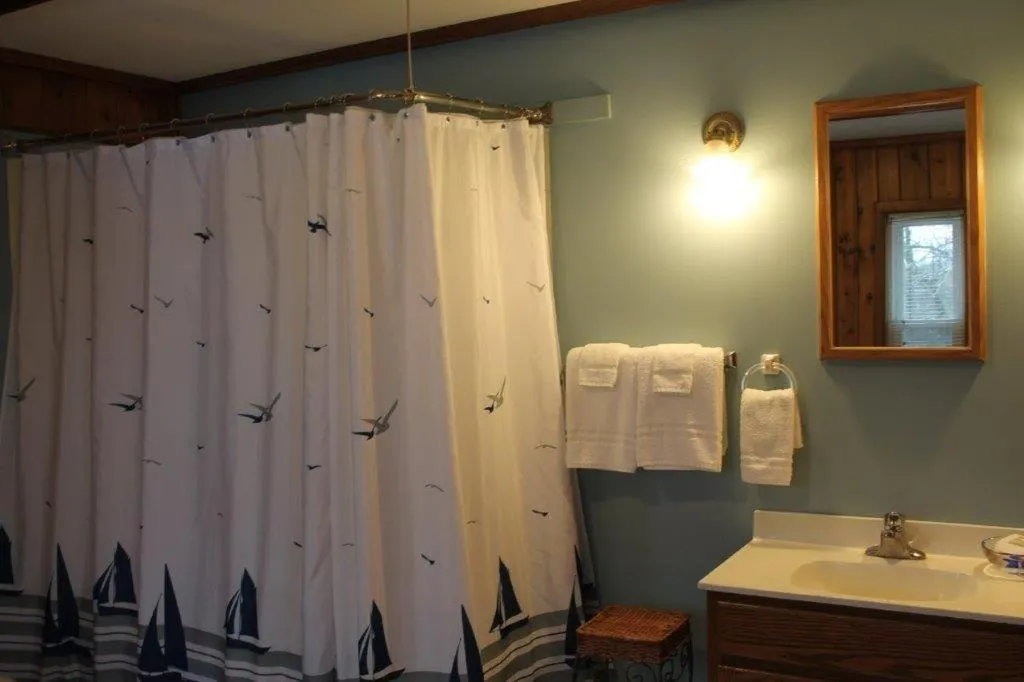 Bathroom in Chateau Country Inn and Captain's Cottage