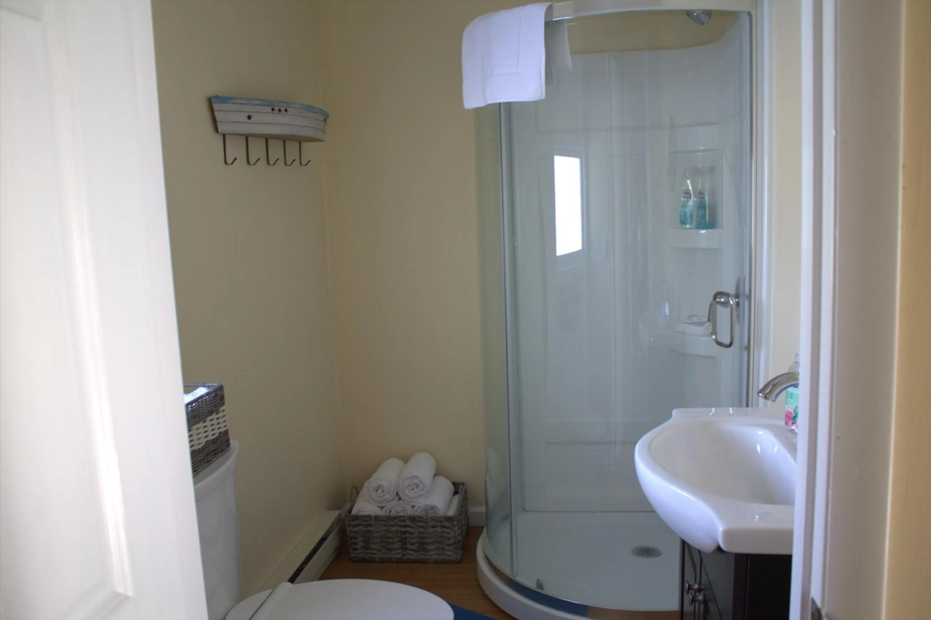 Bathroom in Chateau Country Inn and Captain's Cottage