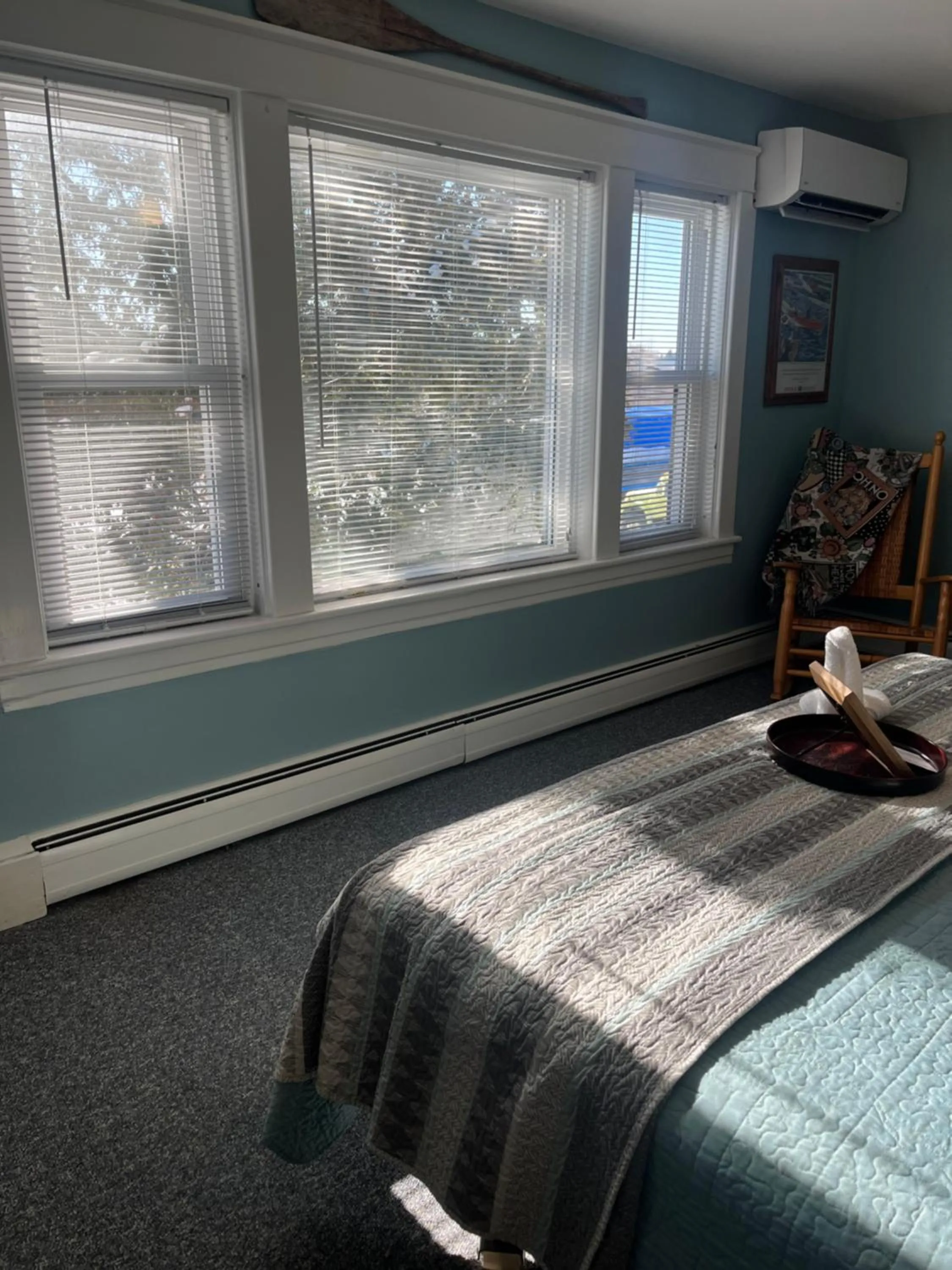 Bedroom, Bed in Chateau Country Inn and Captain's Cottage