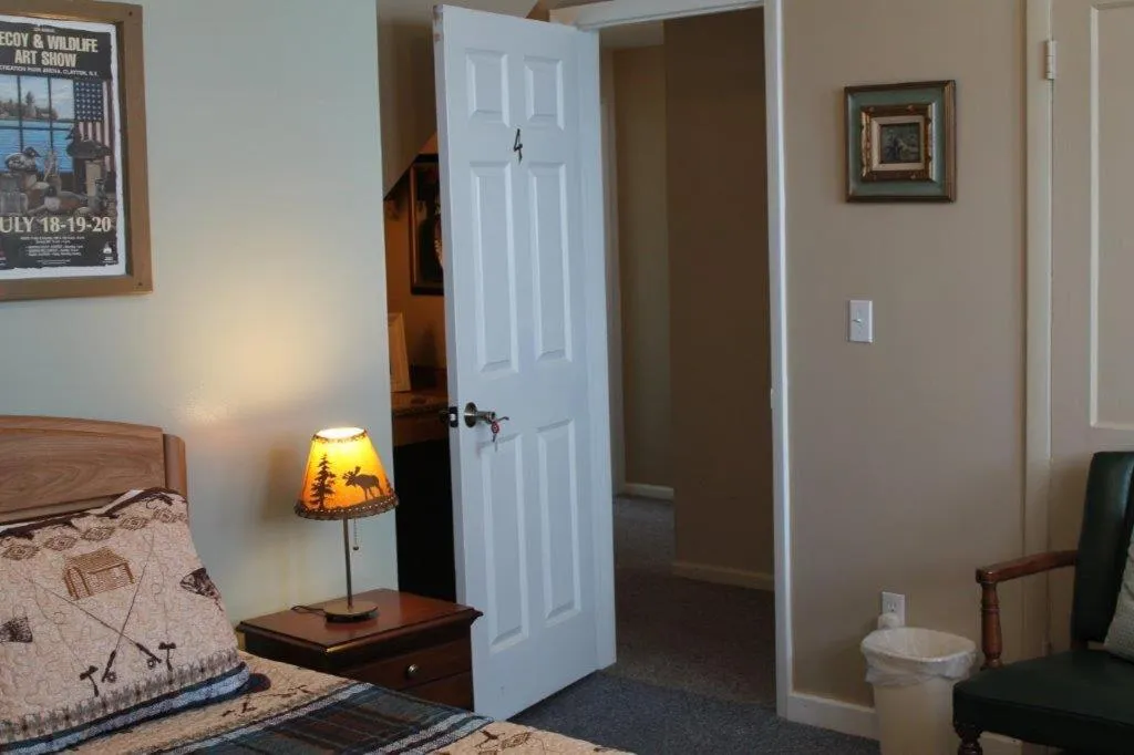 Bedroom, Bed in Chateau Country Inn and Captain's Cottage
