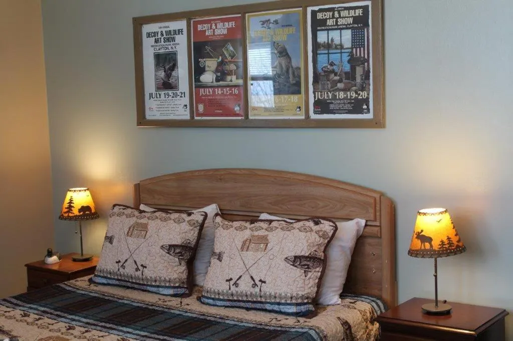 Bedroom, Bed in Chateau Country Inn and Captain's Cottage