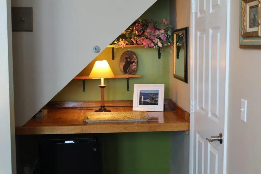 minibar in Chateau Country Inn and Captain's Cottage