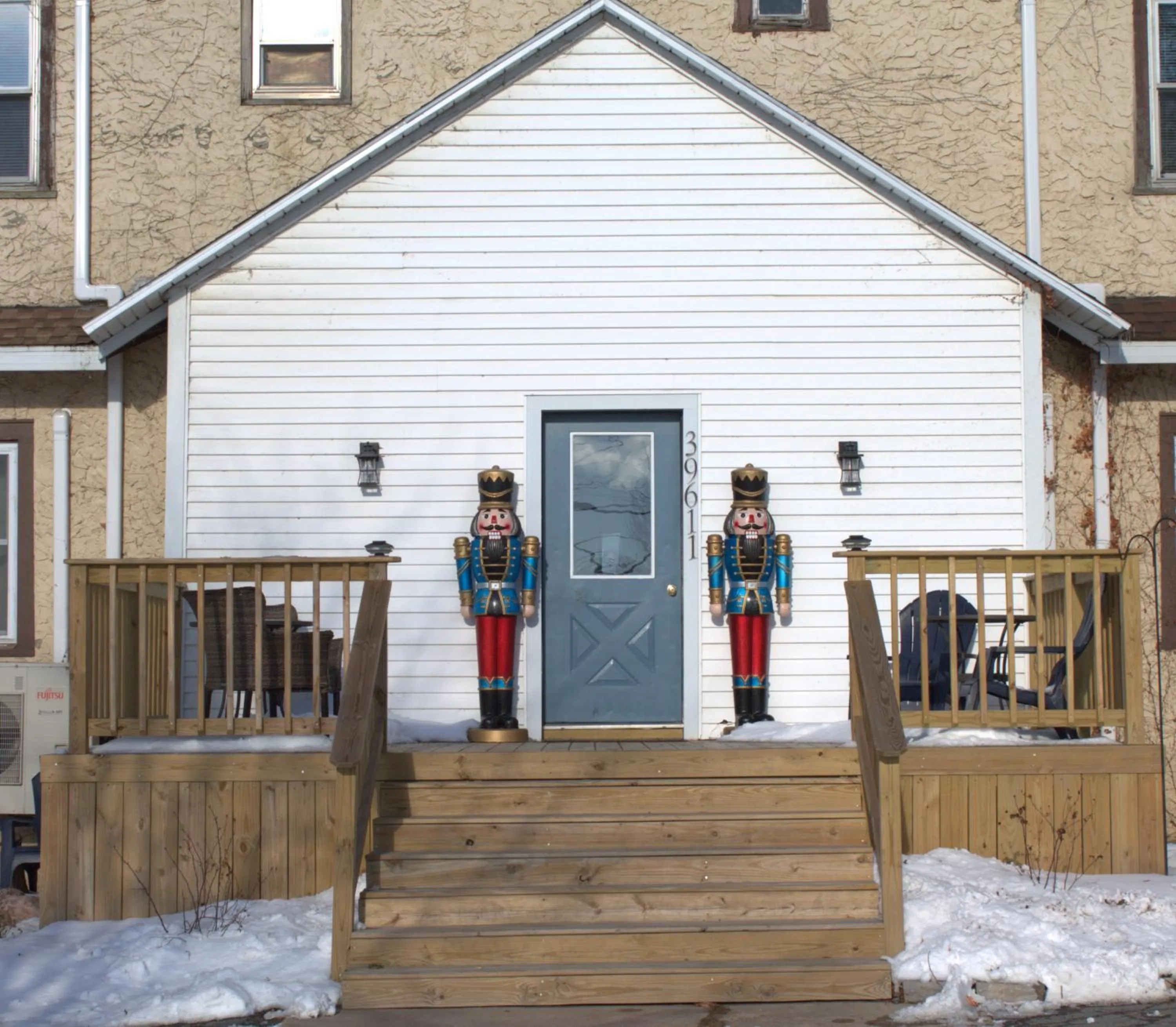 Property building in Chateau Country Inn and Captain's Cottage