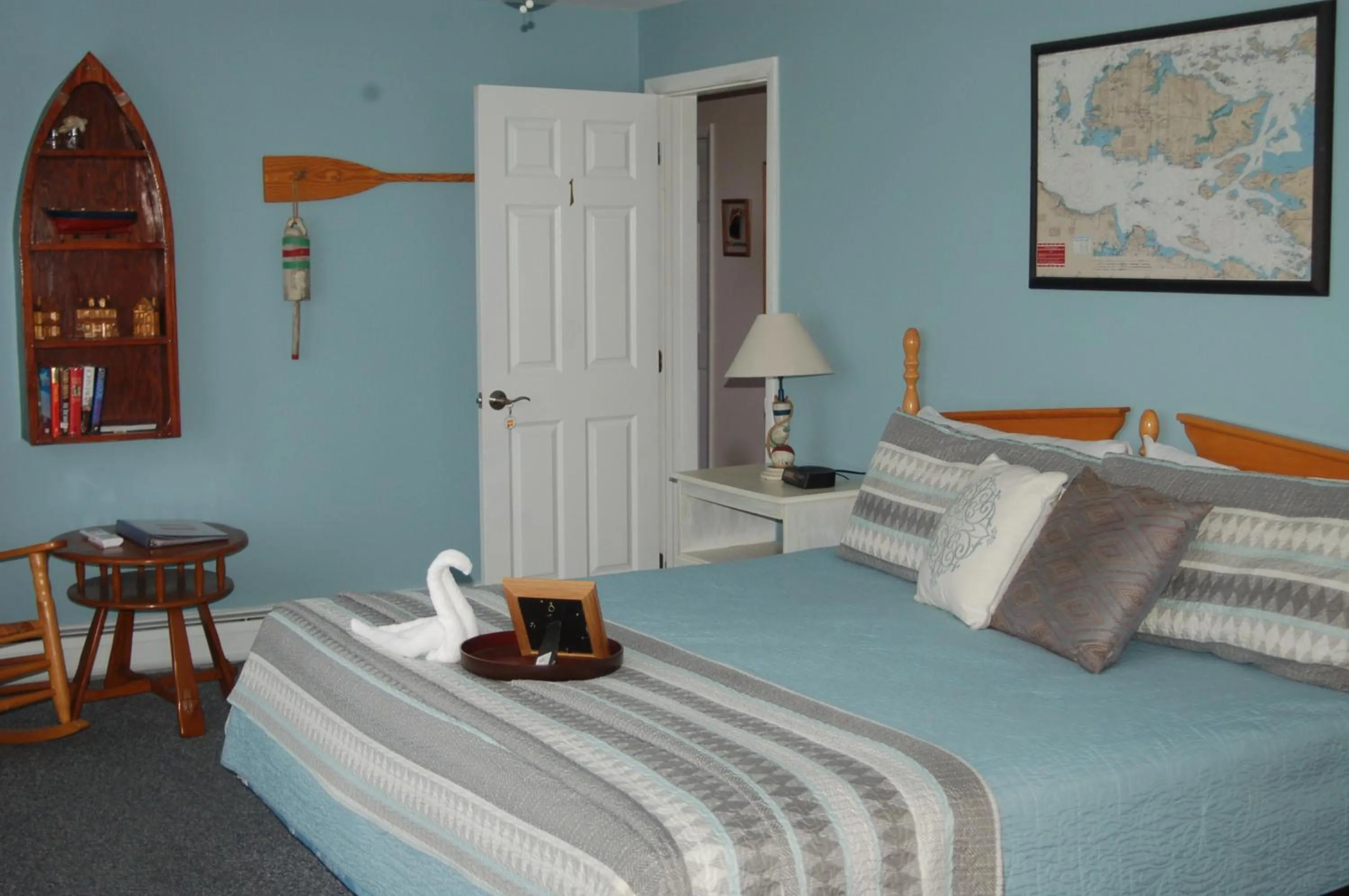 Bedroom, Bed in Chateau Country Inn and Captain's Cottage