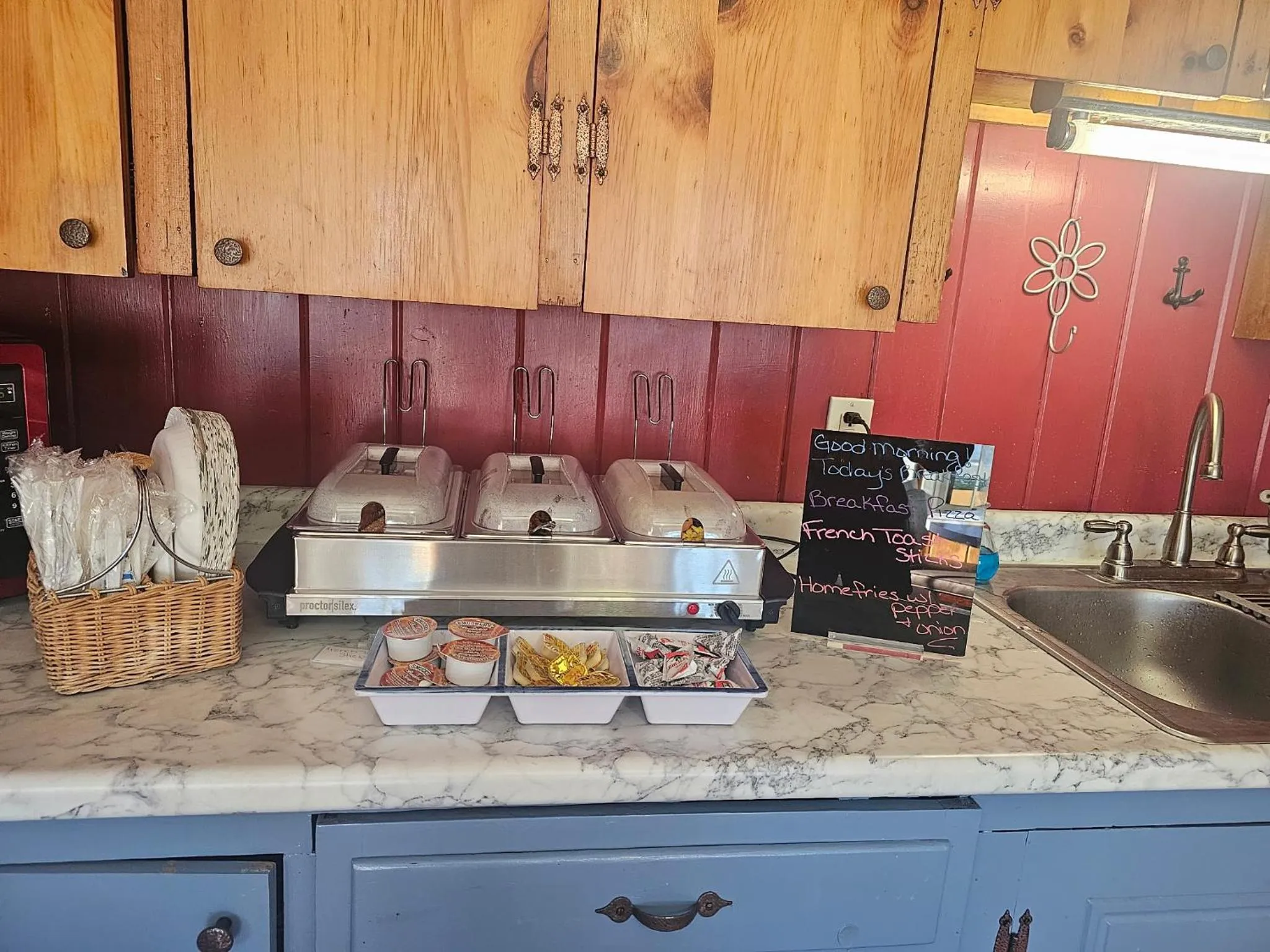 Buffet breakfast in Chateau Country Inn and Captain's Cottage