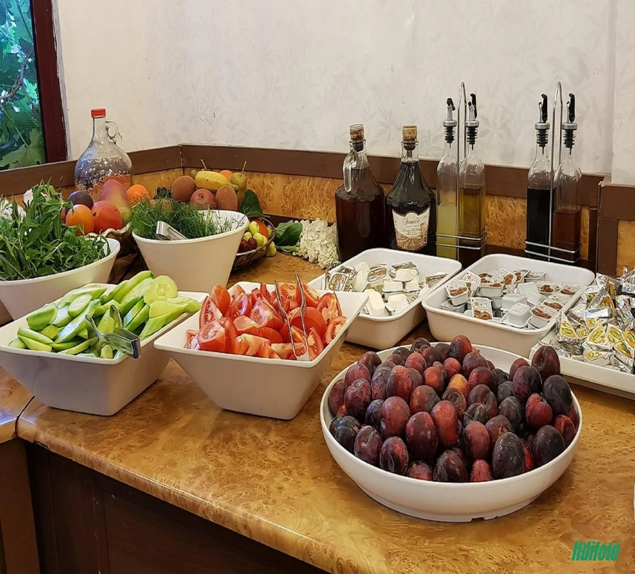 Restaurant/places to eat in Azak Hotel