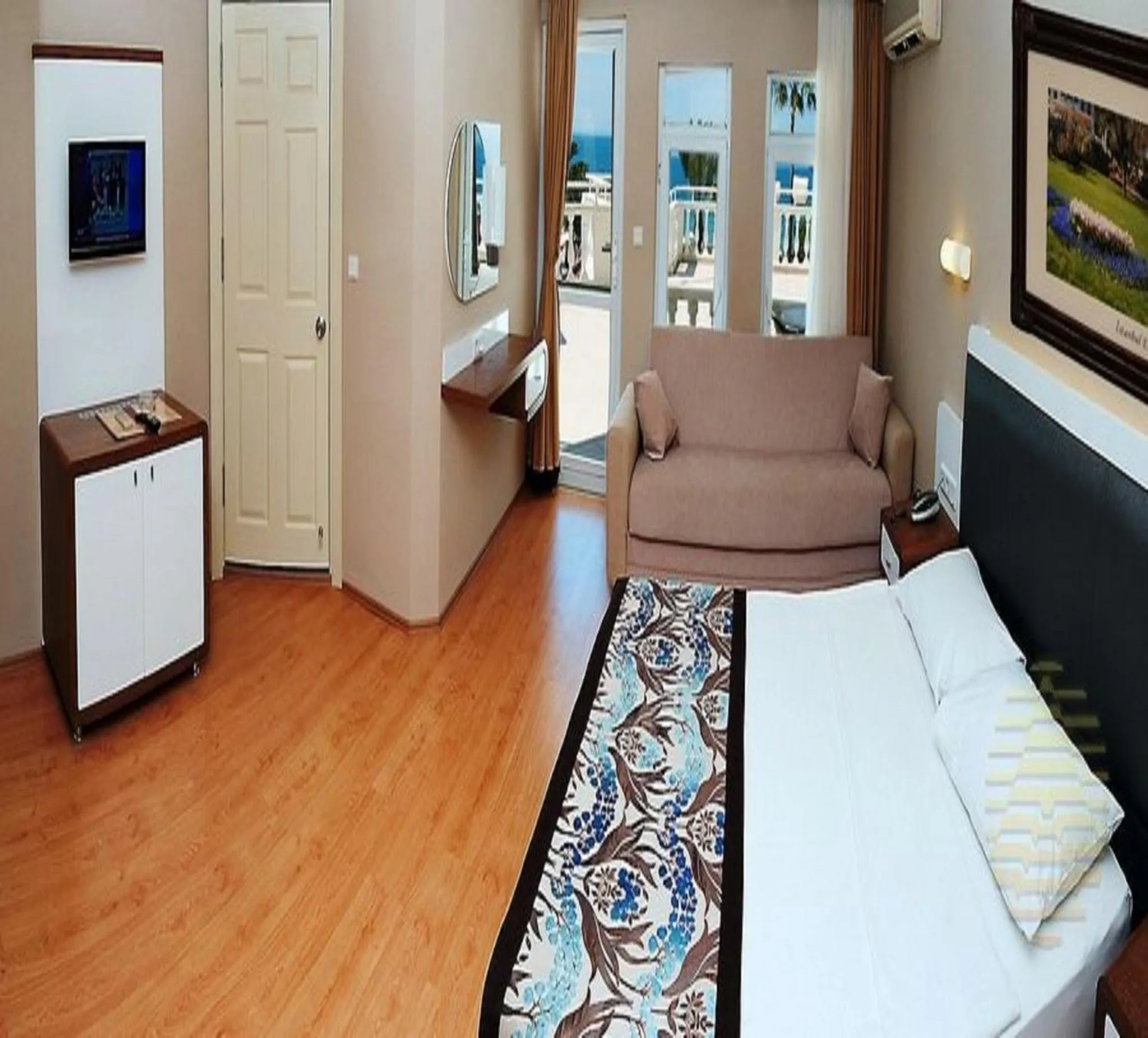 Photo of the whole room in Azak Hotel