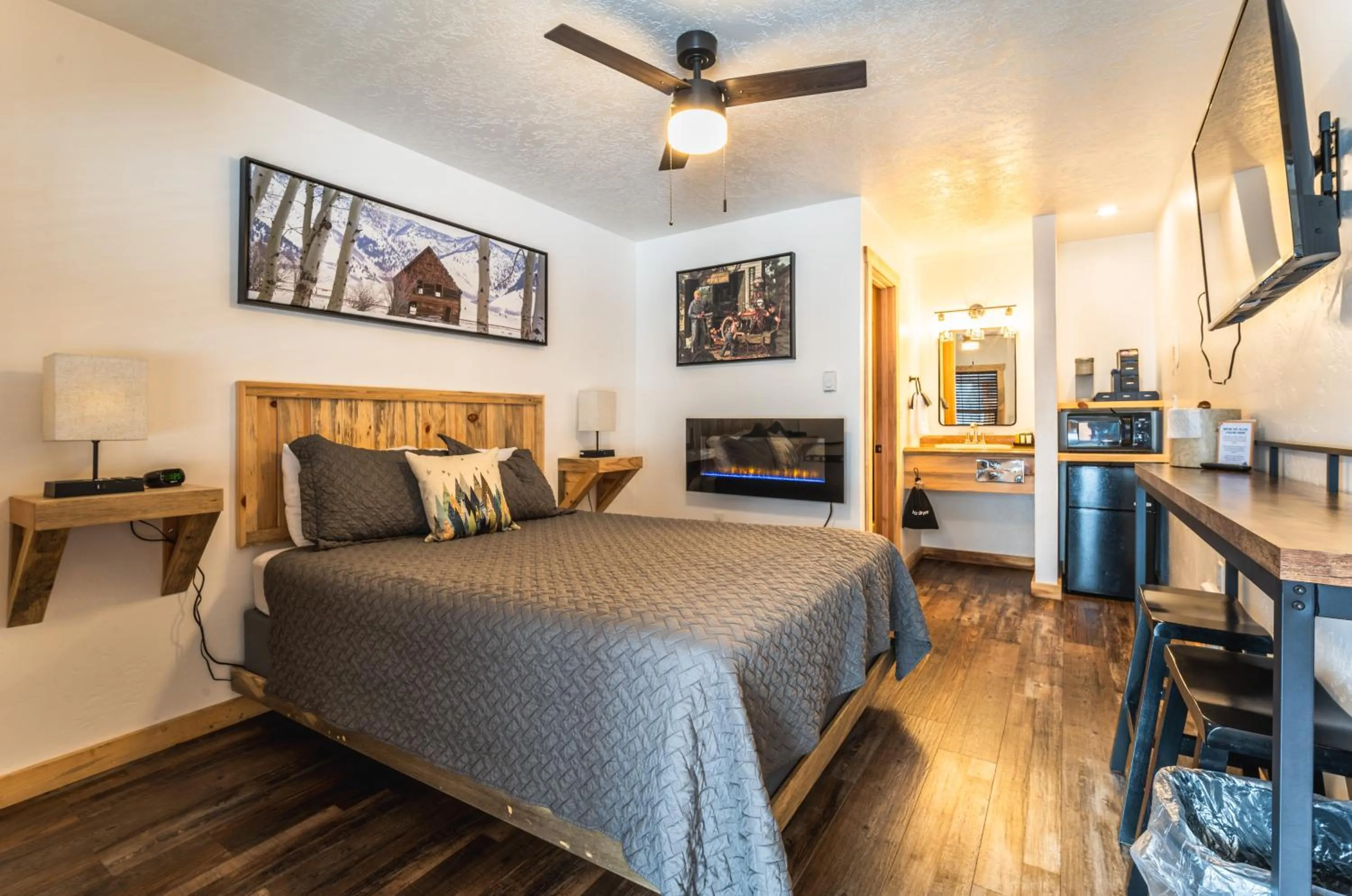 Bed in Alpine Lodge Hotel