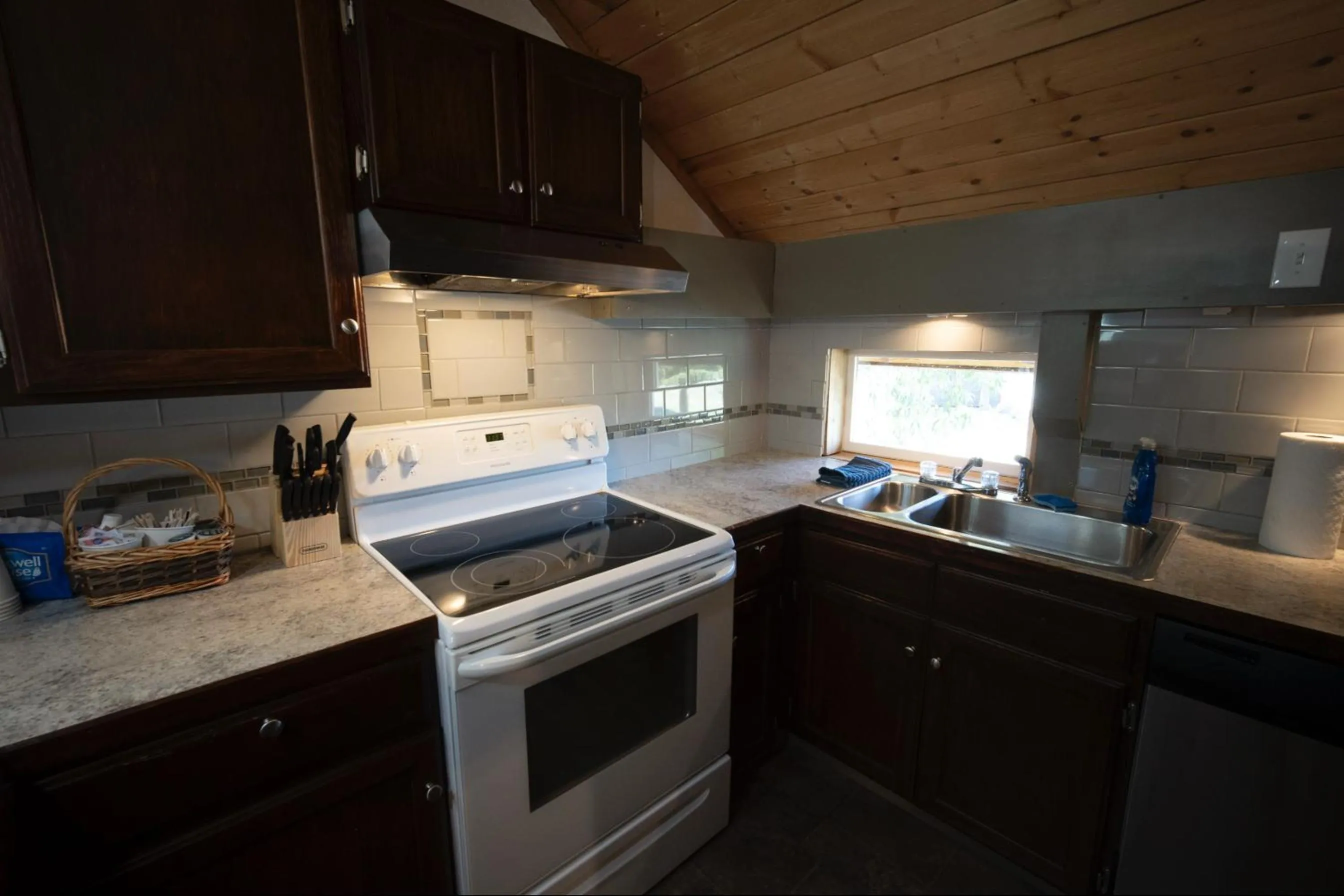 Coffee/tea facilities in Alpine Lodge Hotel