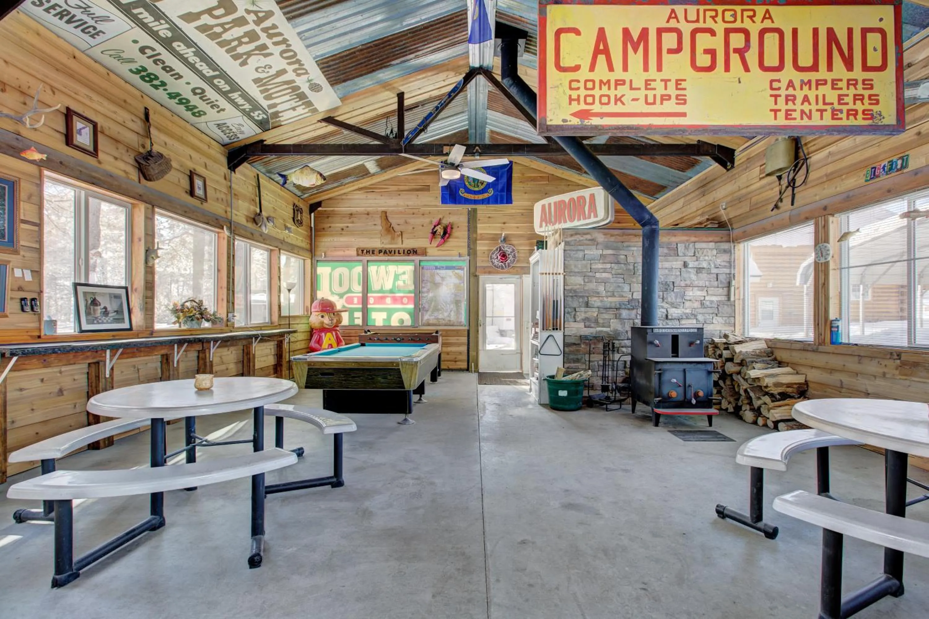 Communal lounge/ TV room in Alpine Lodge Hotel