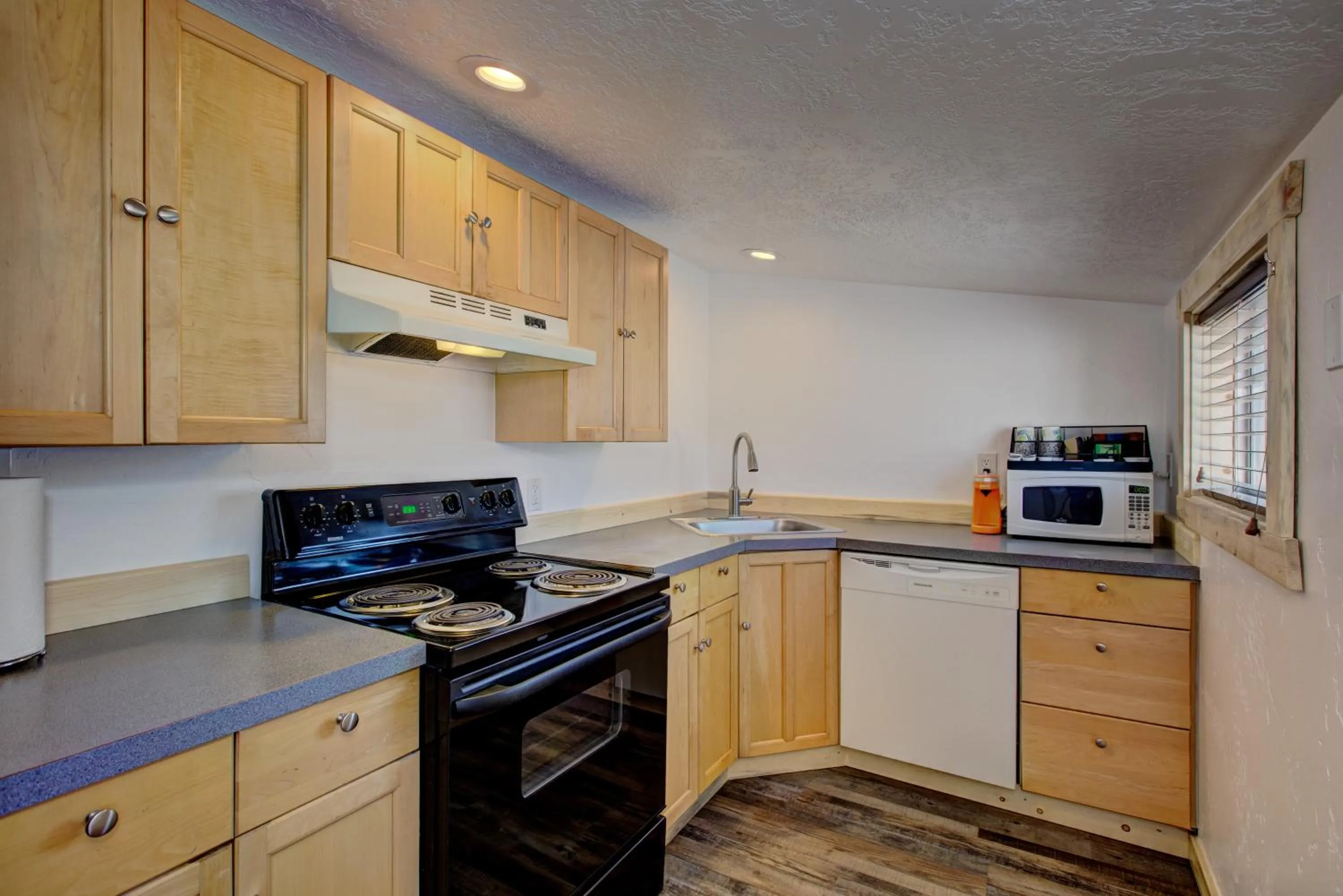 kitchen in Alpine Lodge Hotel