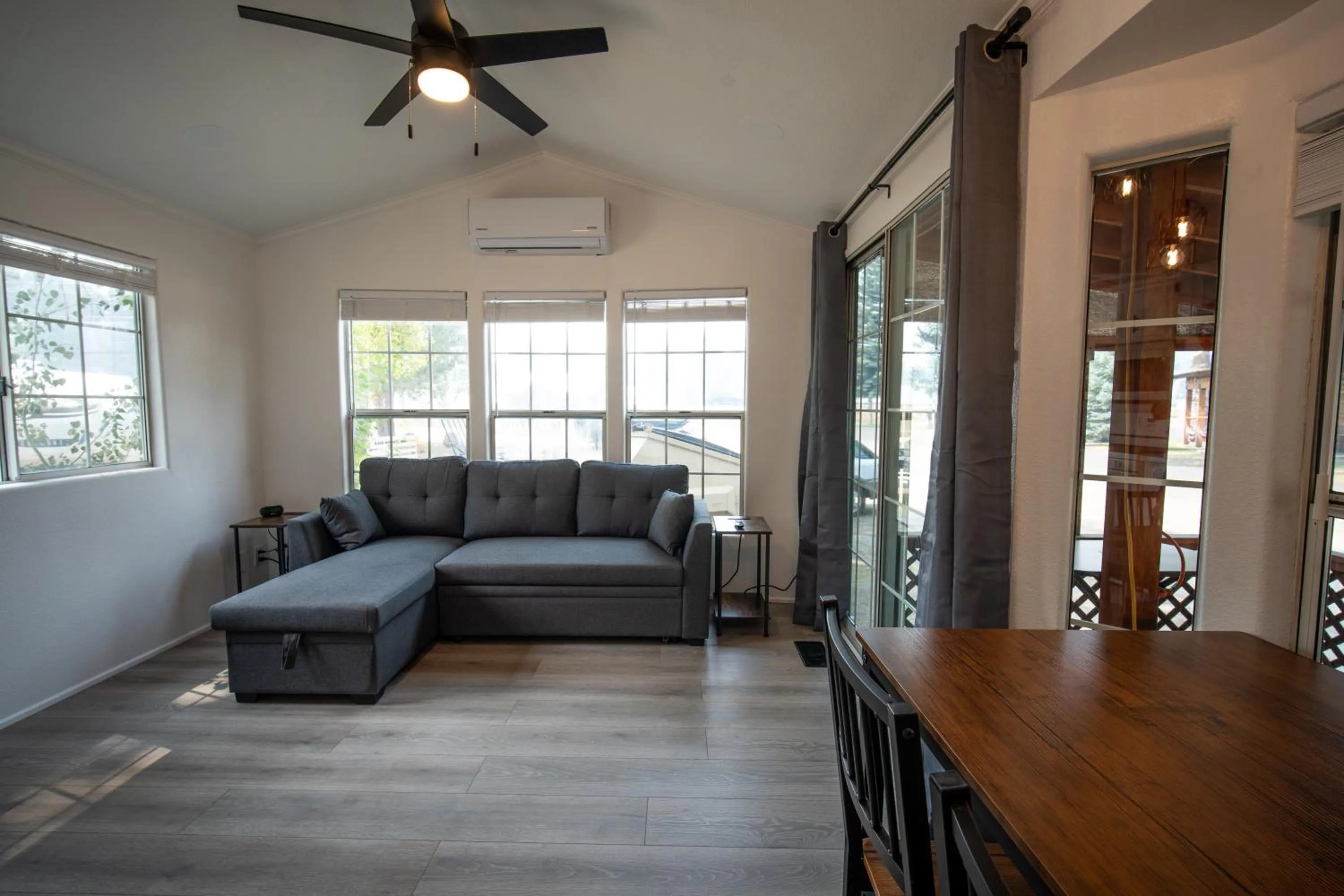 Living room in Alpine Lodge Hotel