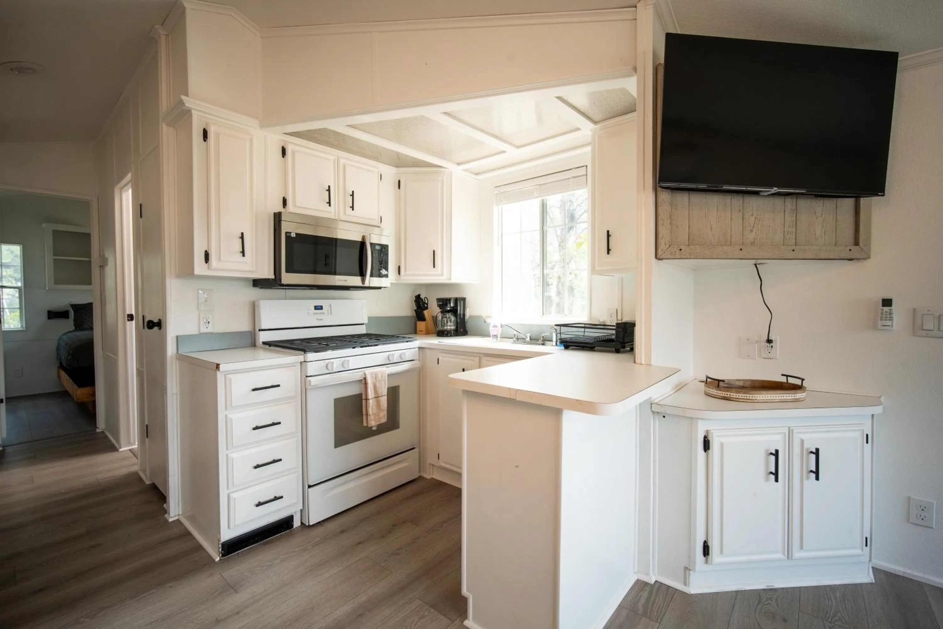 Kitchen or kitchenette in Alpine Lodge Hotel