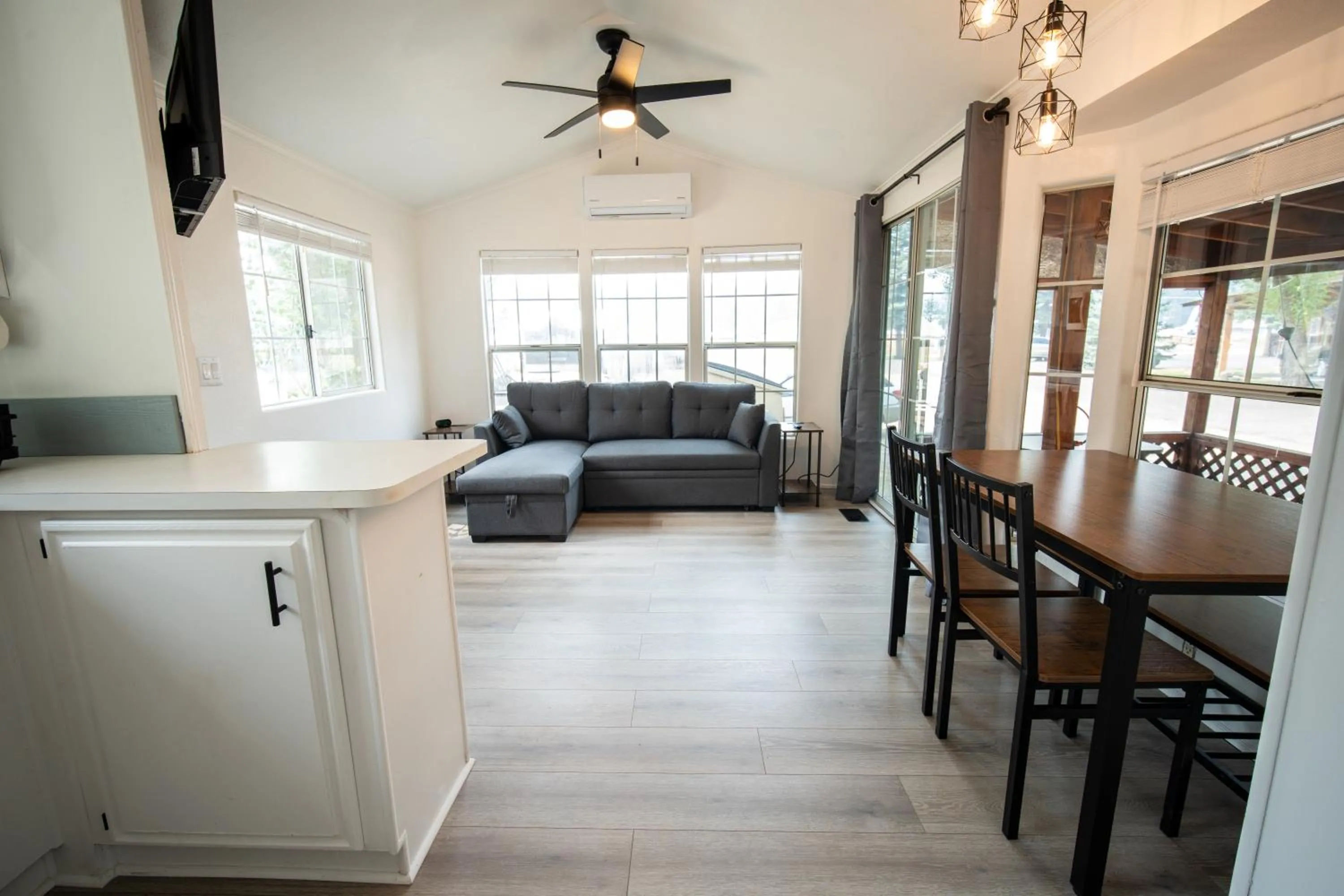 Living room in Alpine Lodge Hotel