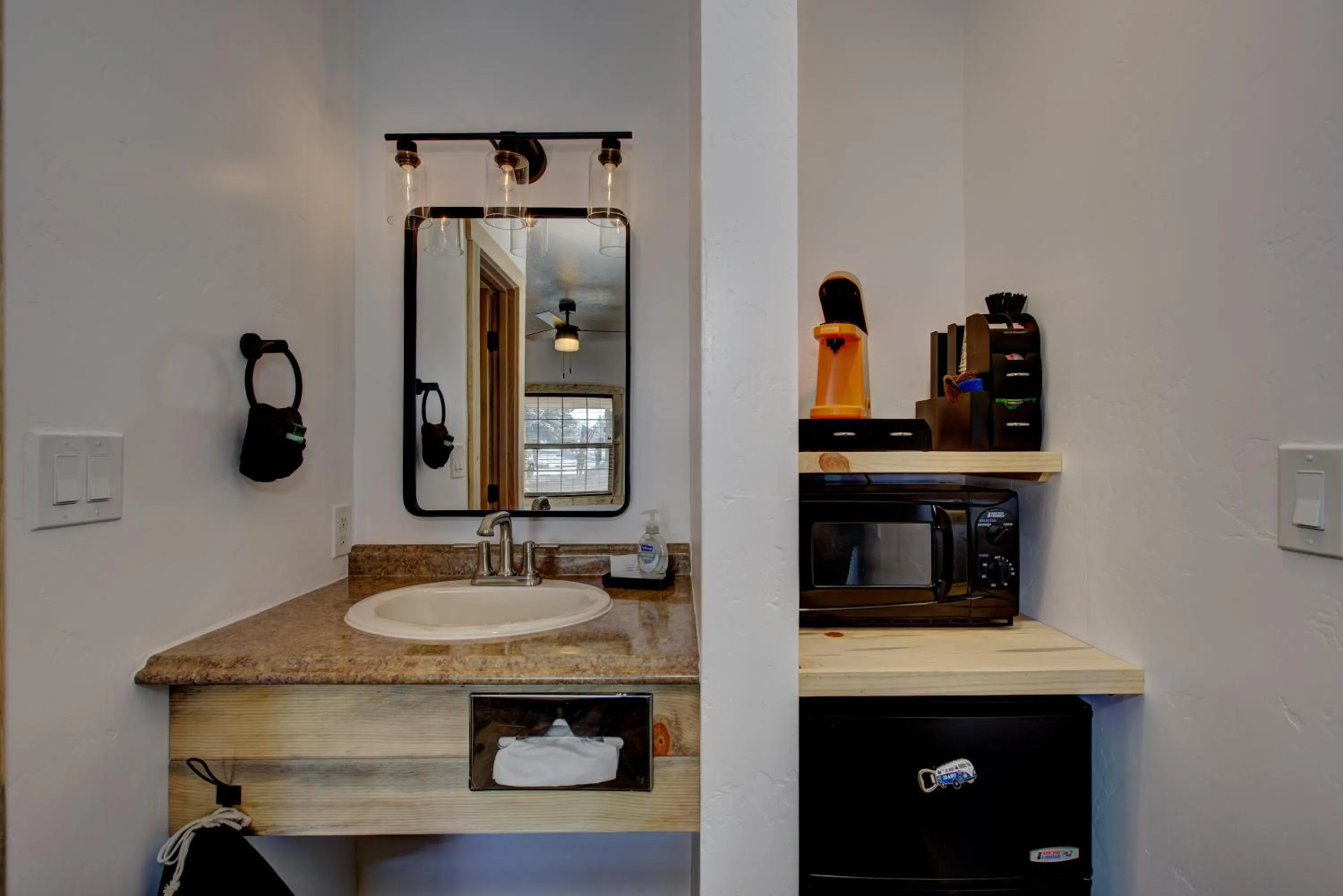 minibar in Alpine Lodge Hotel