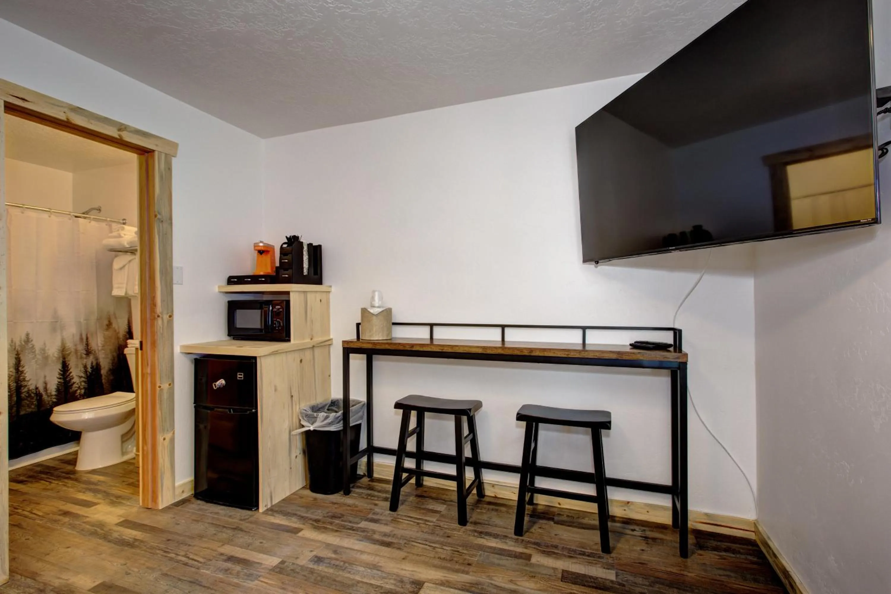 TV and multimedia in Alpine Lodge Hotel