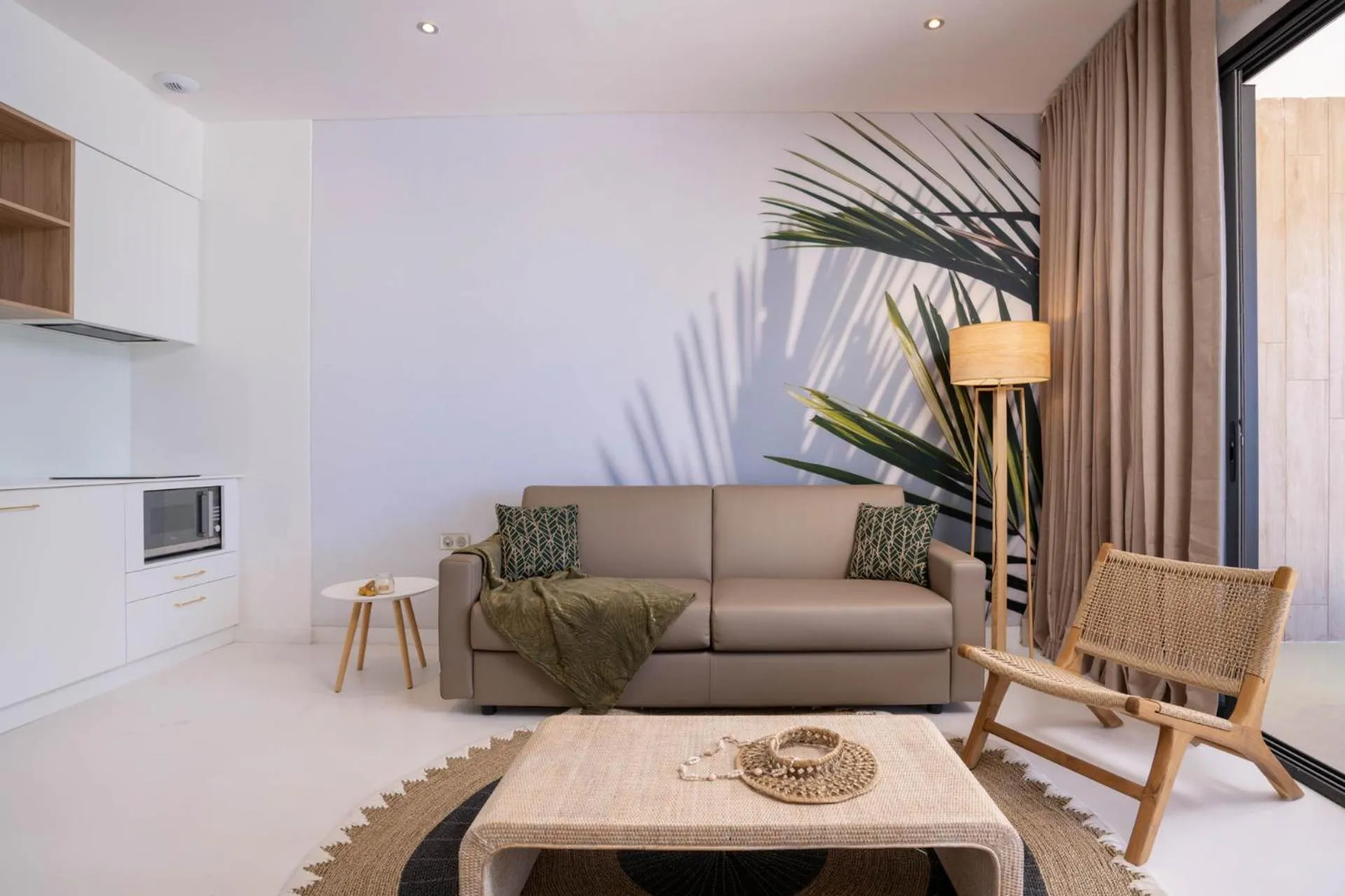 Living room in Cook's Bay Hotel & Suites