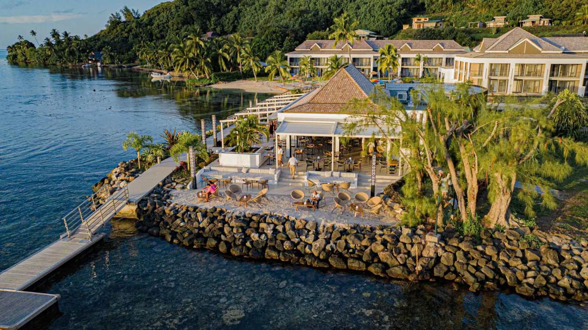 Restaurant/places to eat in Cook's Bay Hotel & Suites