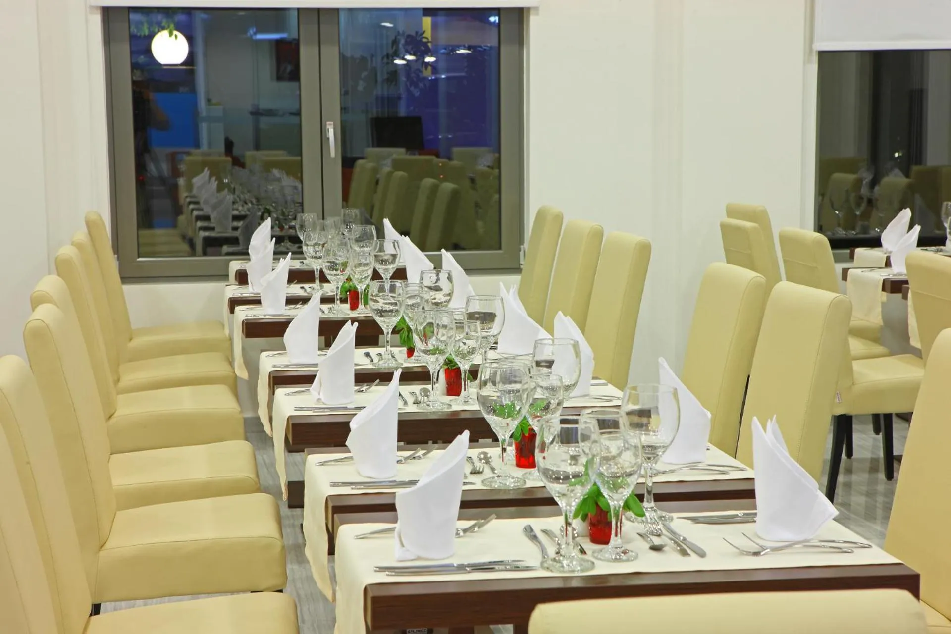 Restaurant/places to eat in Olympic Palladium