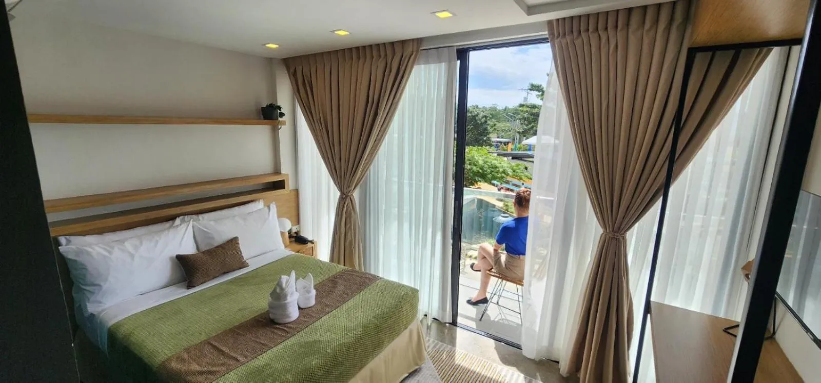 Bed in Prince Express Inn