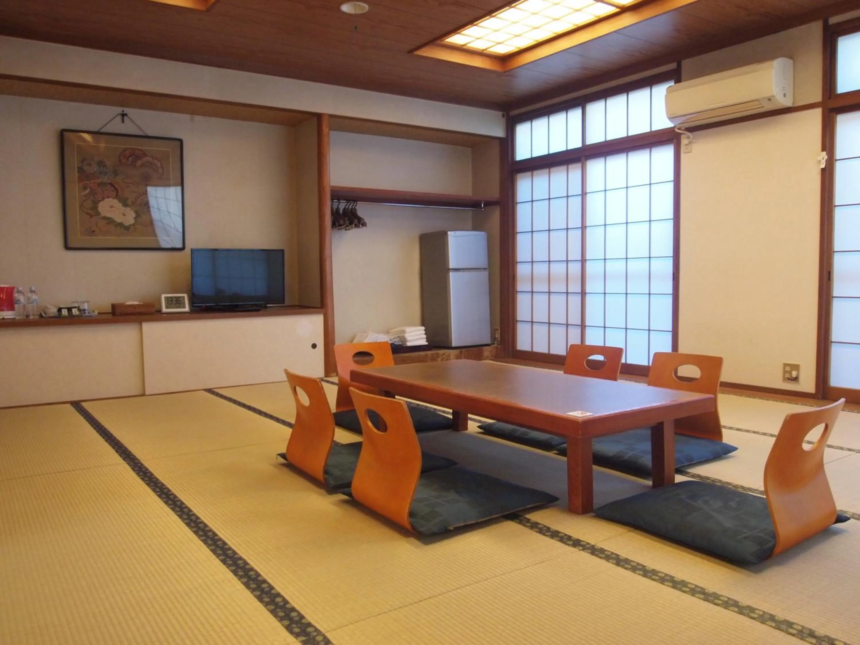 Photo of the whole room in Senkei Plaza