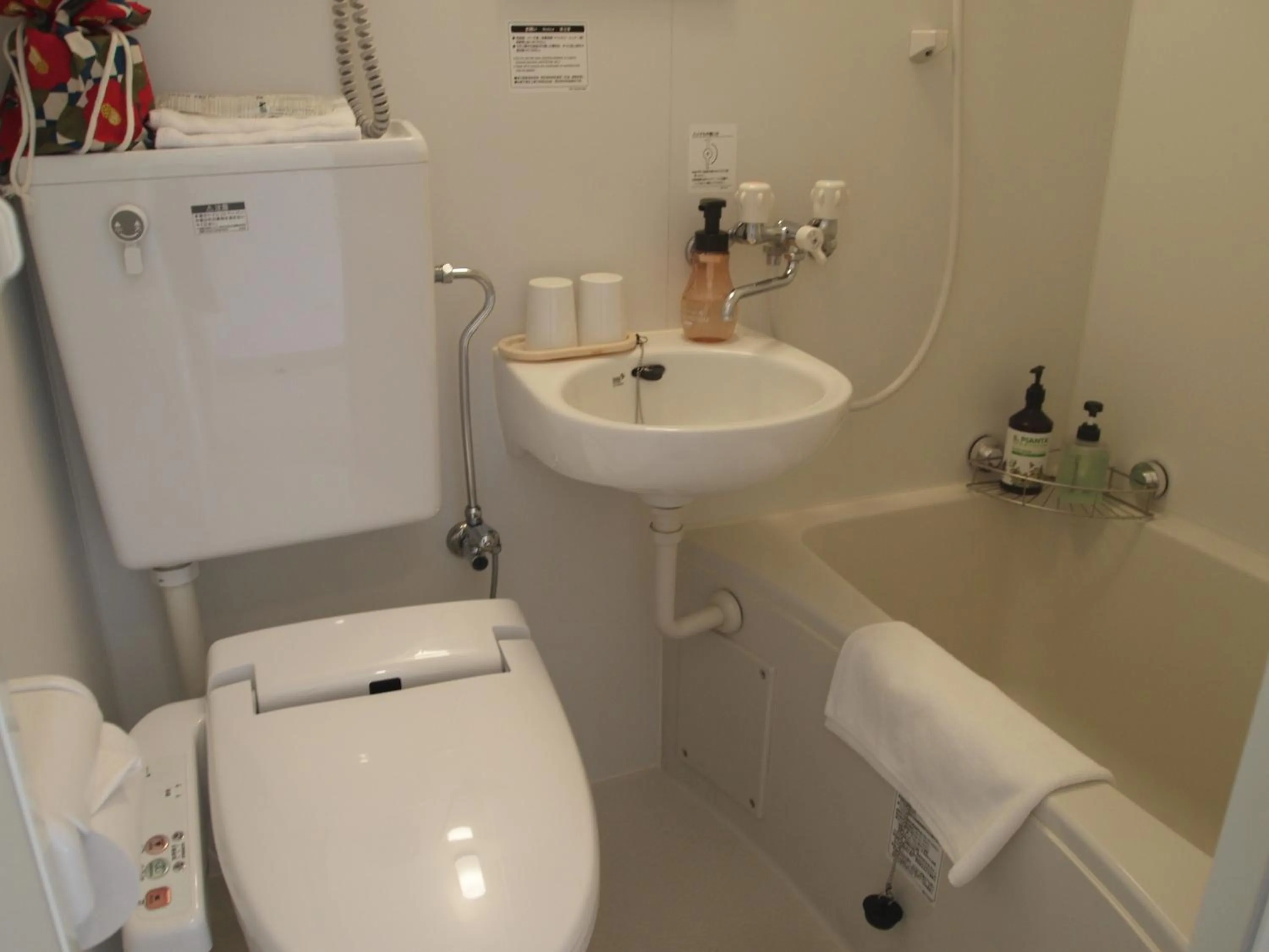 Photo of the whole room in Senkei Plaza