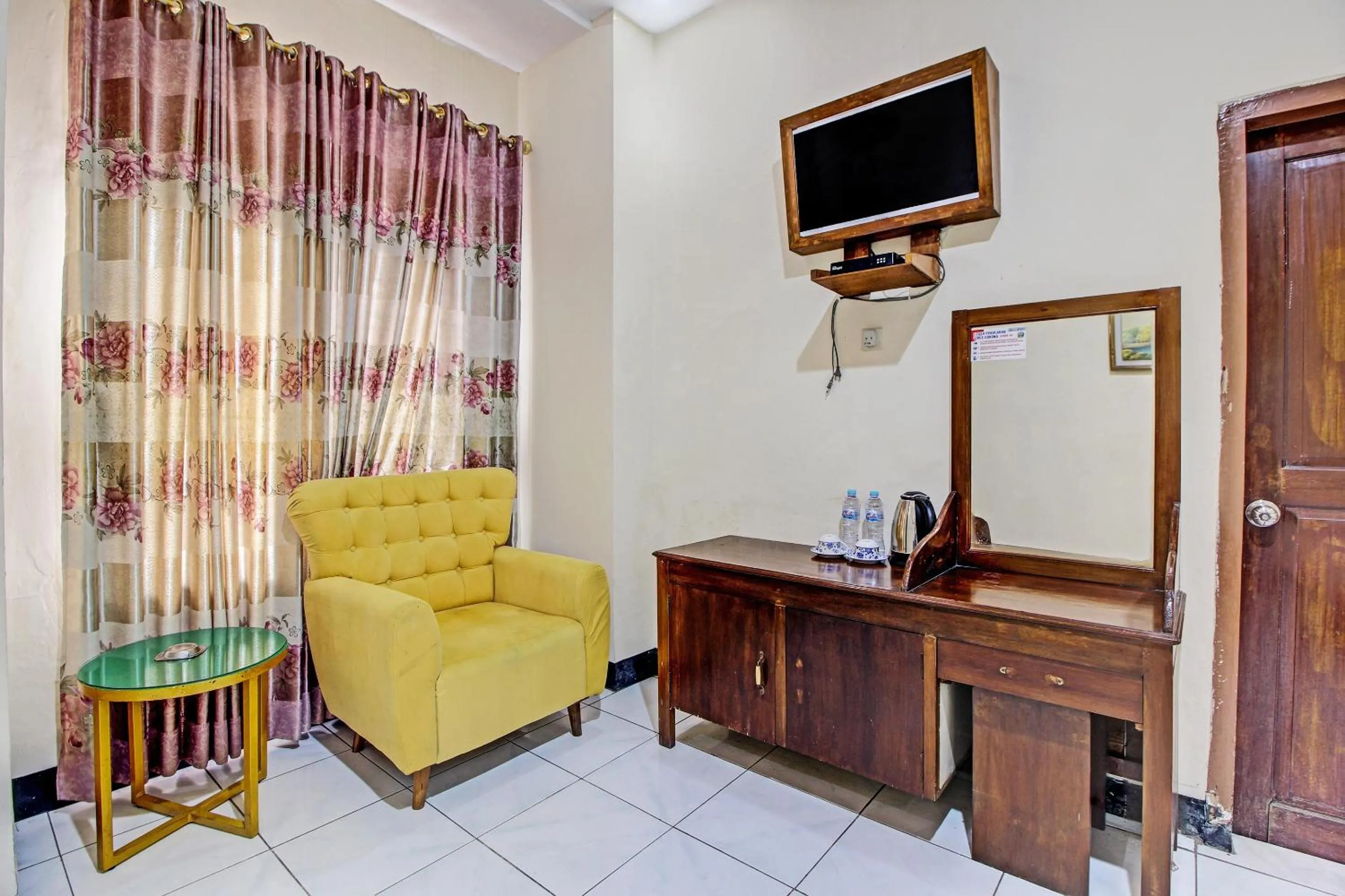 Bedroom in Collection O 92242 Hotel Tanjung Emas