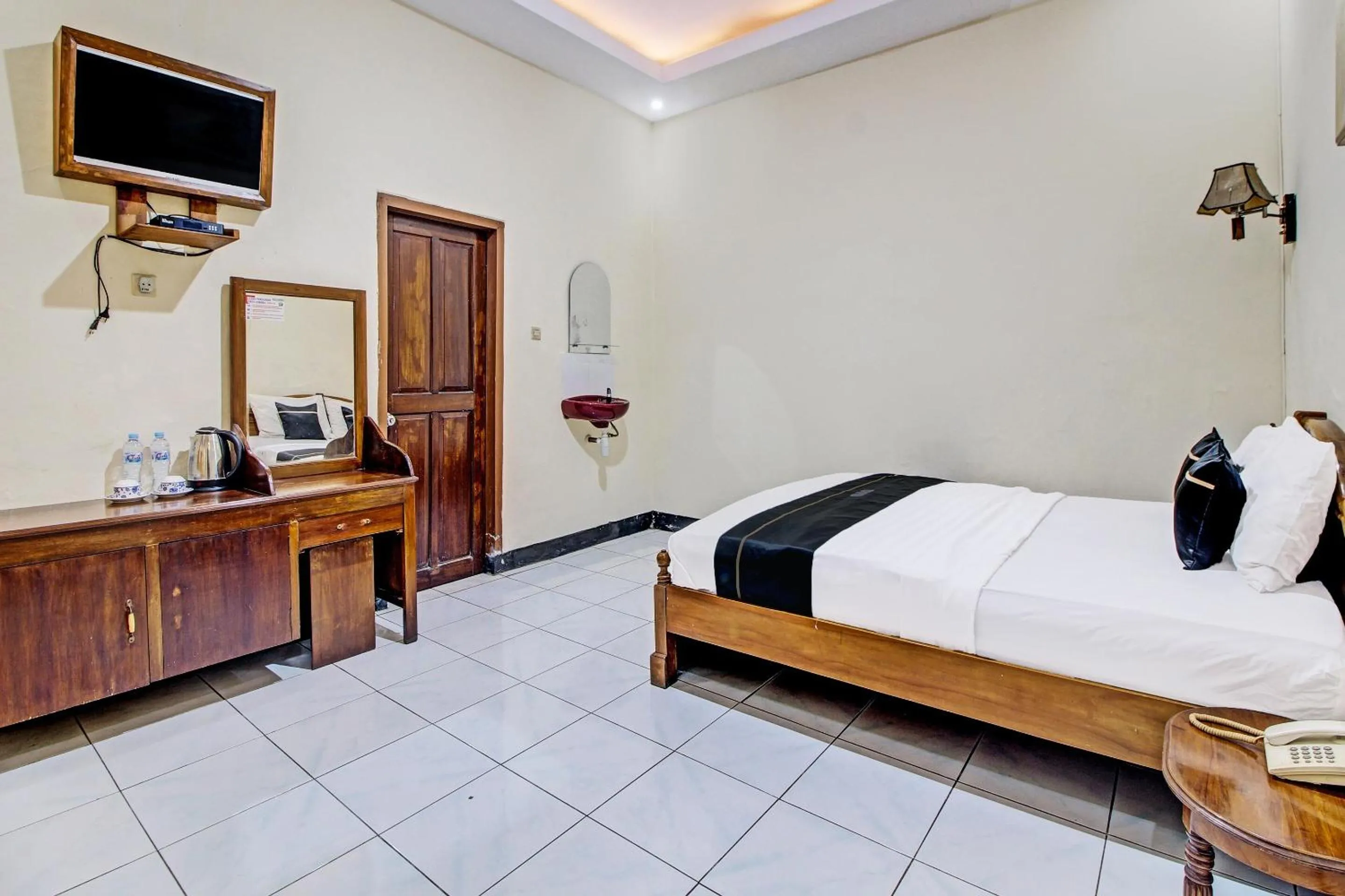 Bedroom, Bed in Collection O 92242 Hotel Tanjung Emas