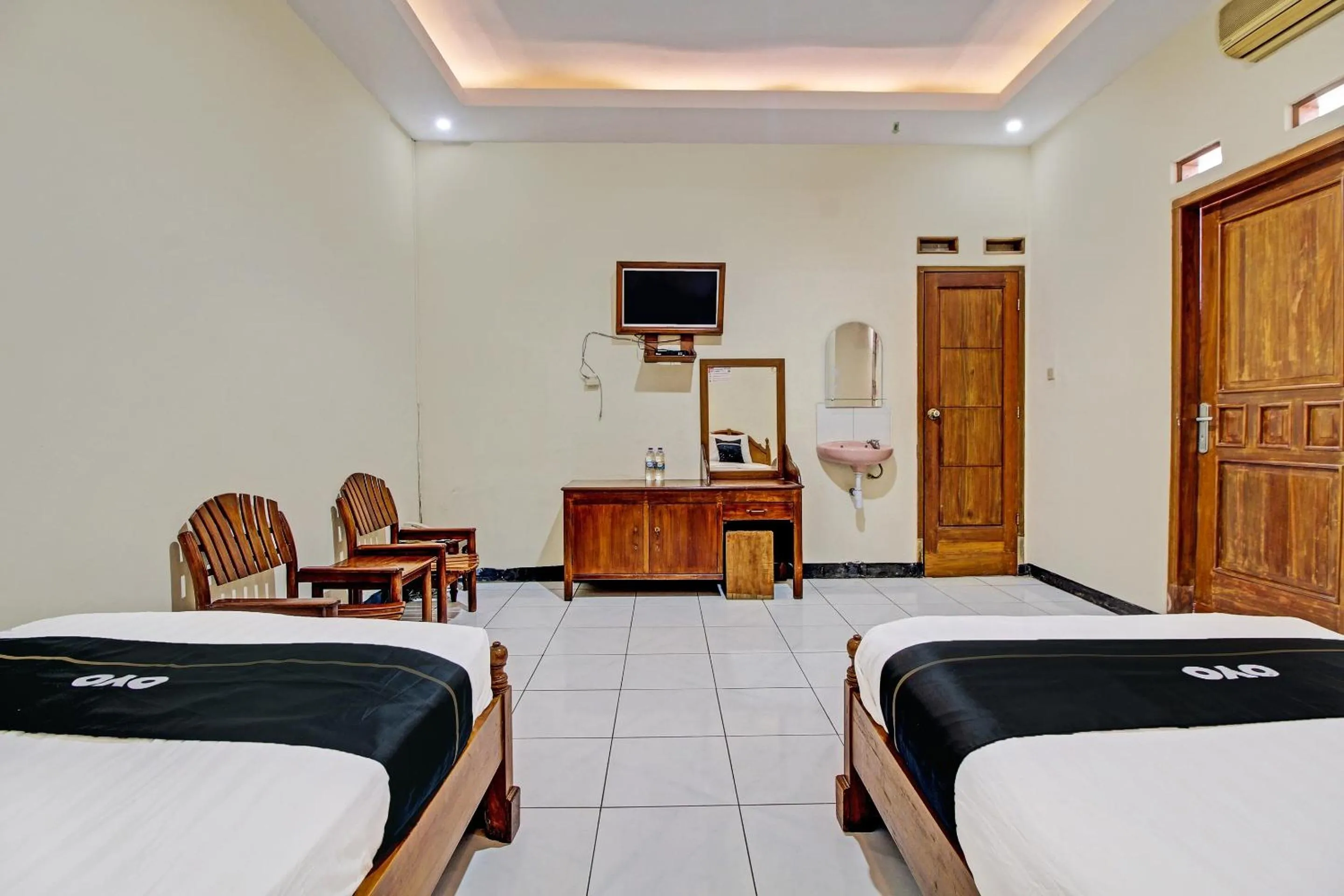 Bedroom, Bed in Collection O 92242 Hotel Tanjung Emas