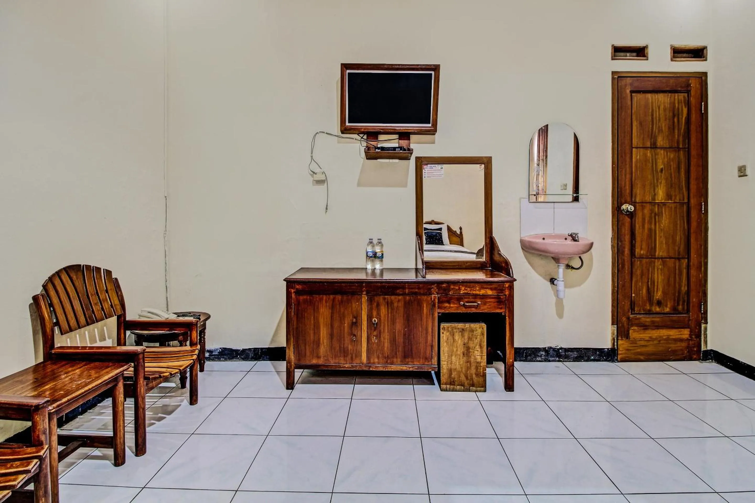 Bedroom in Collection O 92242 Hotel Tanjung Emas