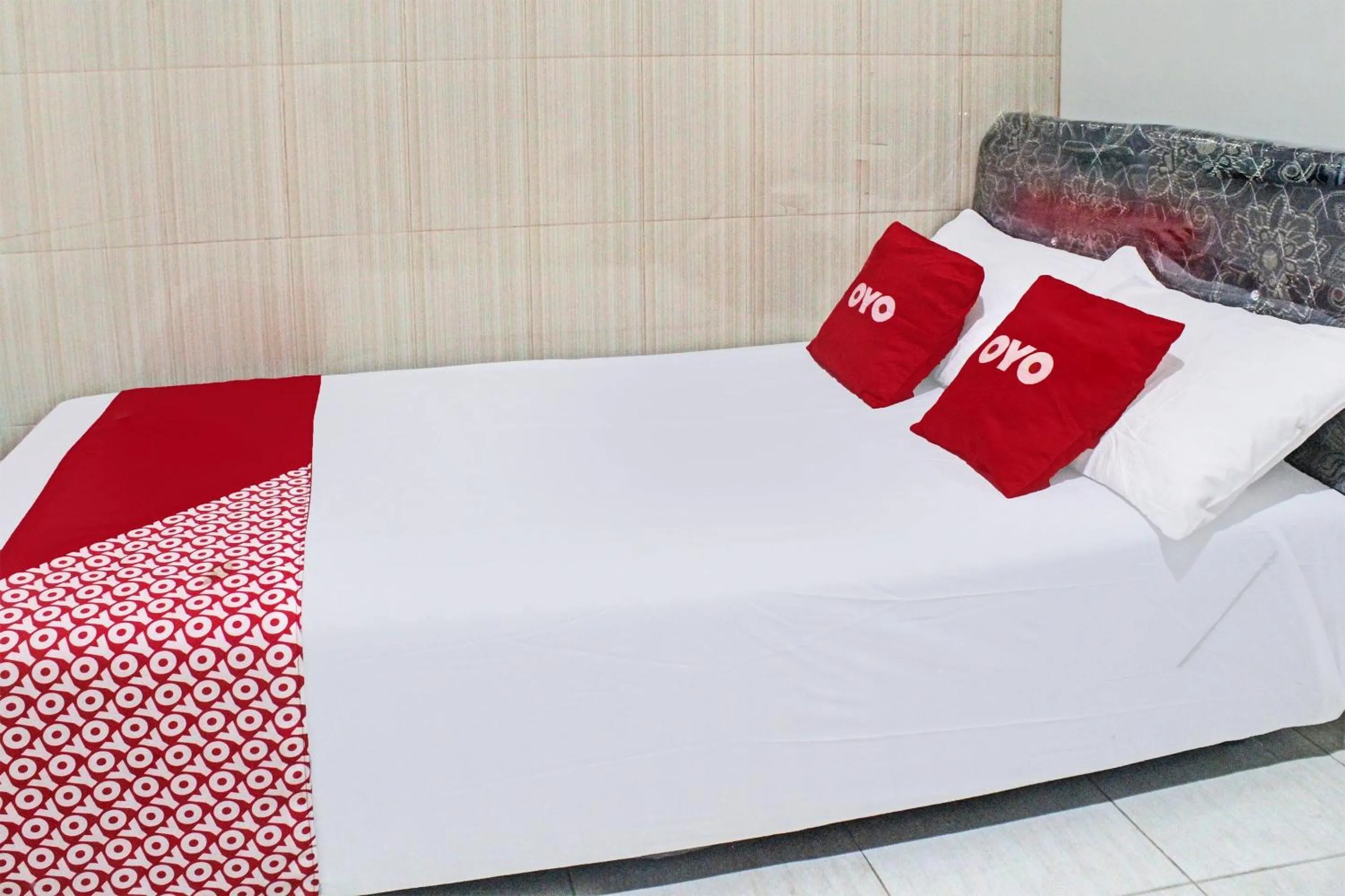 Bedroom, Bed in Hotel O Mariko's House