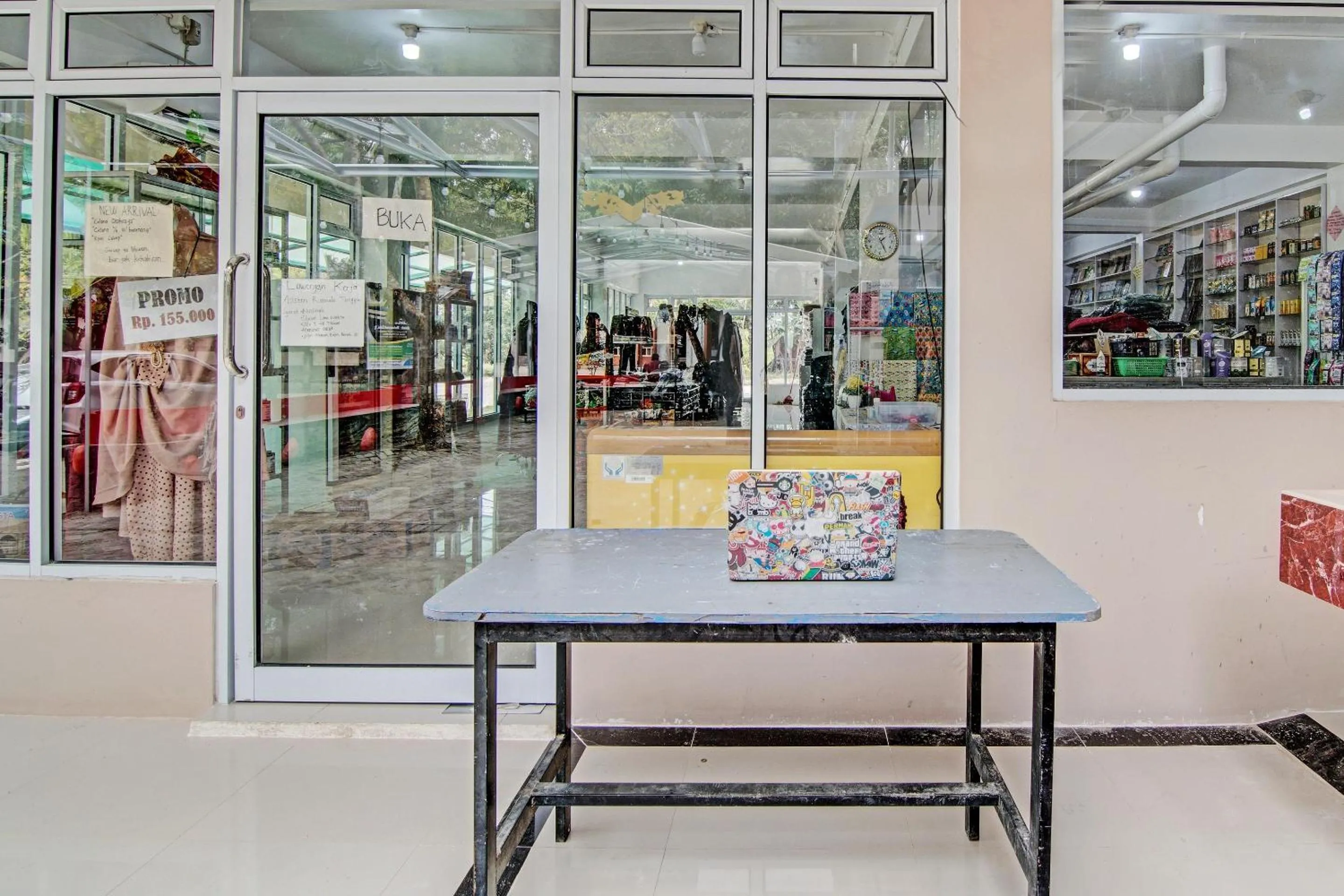 Lobby or reception in Hotel O Penginapan Thoybah Syariah Near Pondok Pesantren UMAR BIN KHATAB km 9 garuda sakti