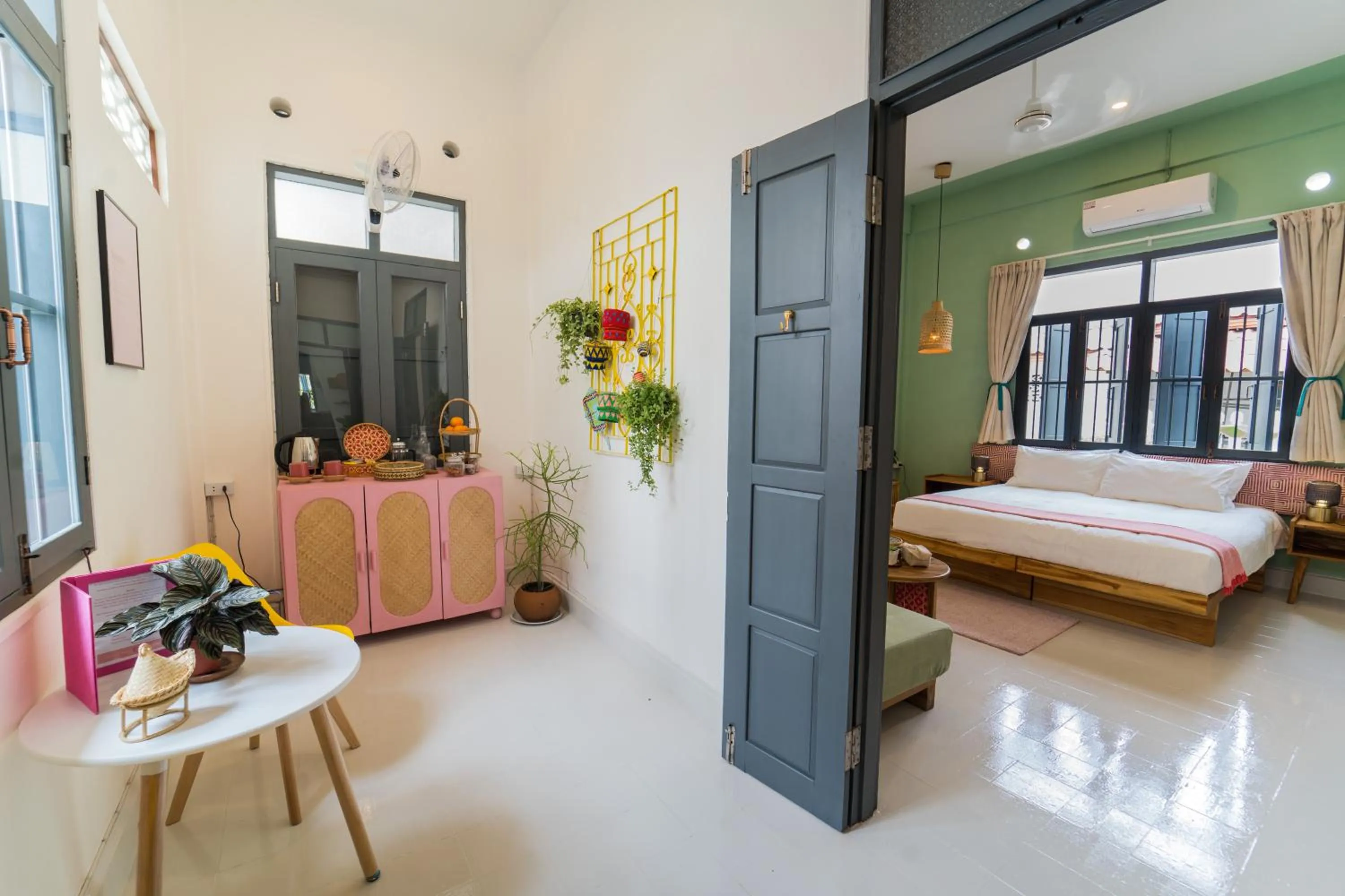 Photo of the whole room, Bed in Baan Pila