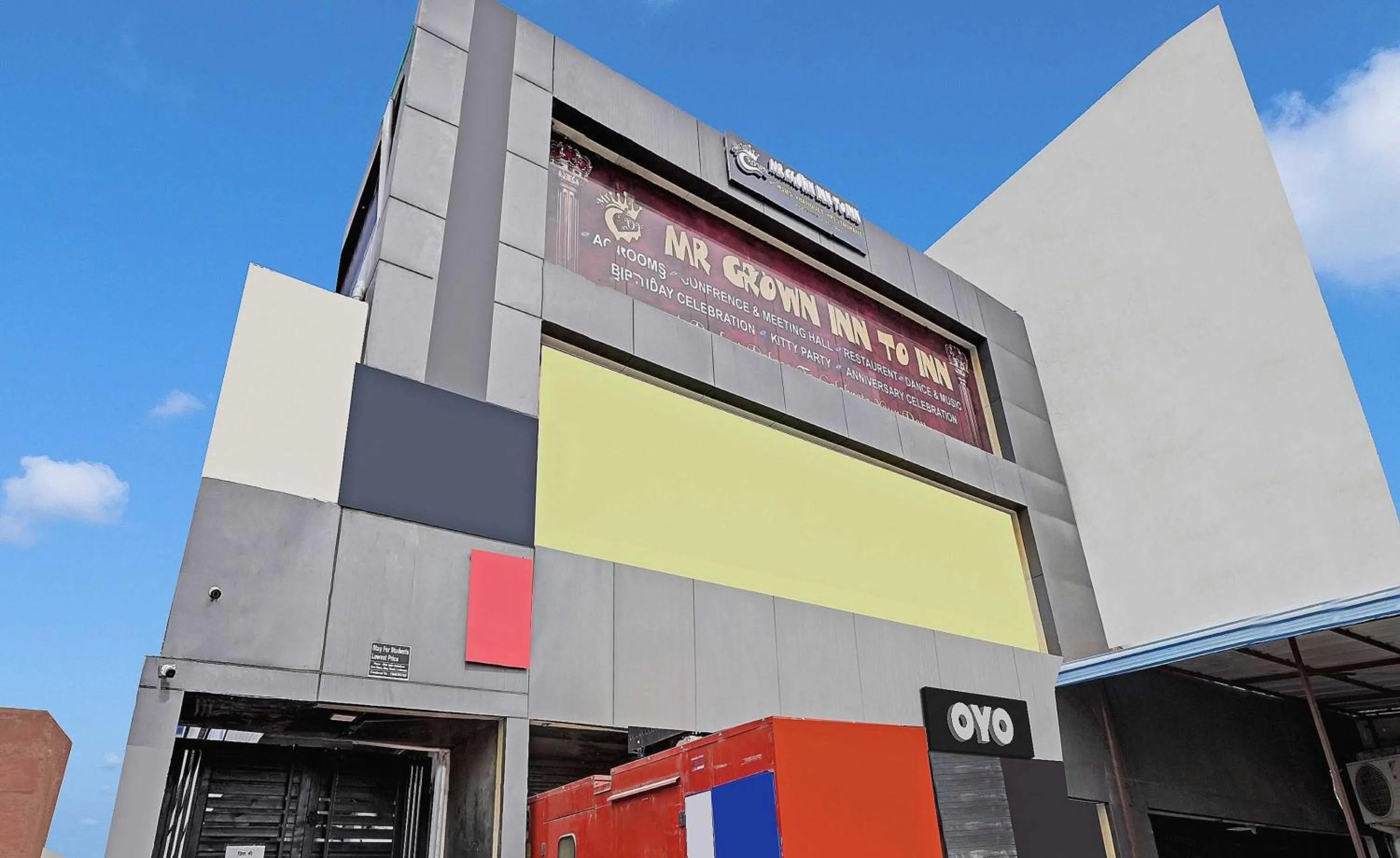 Facade/entrance in Hotel O Mr Crown Inn To Inn