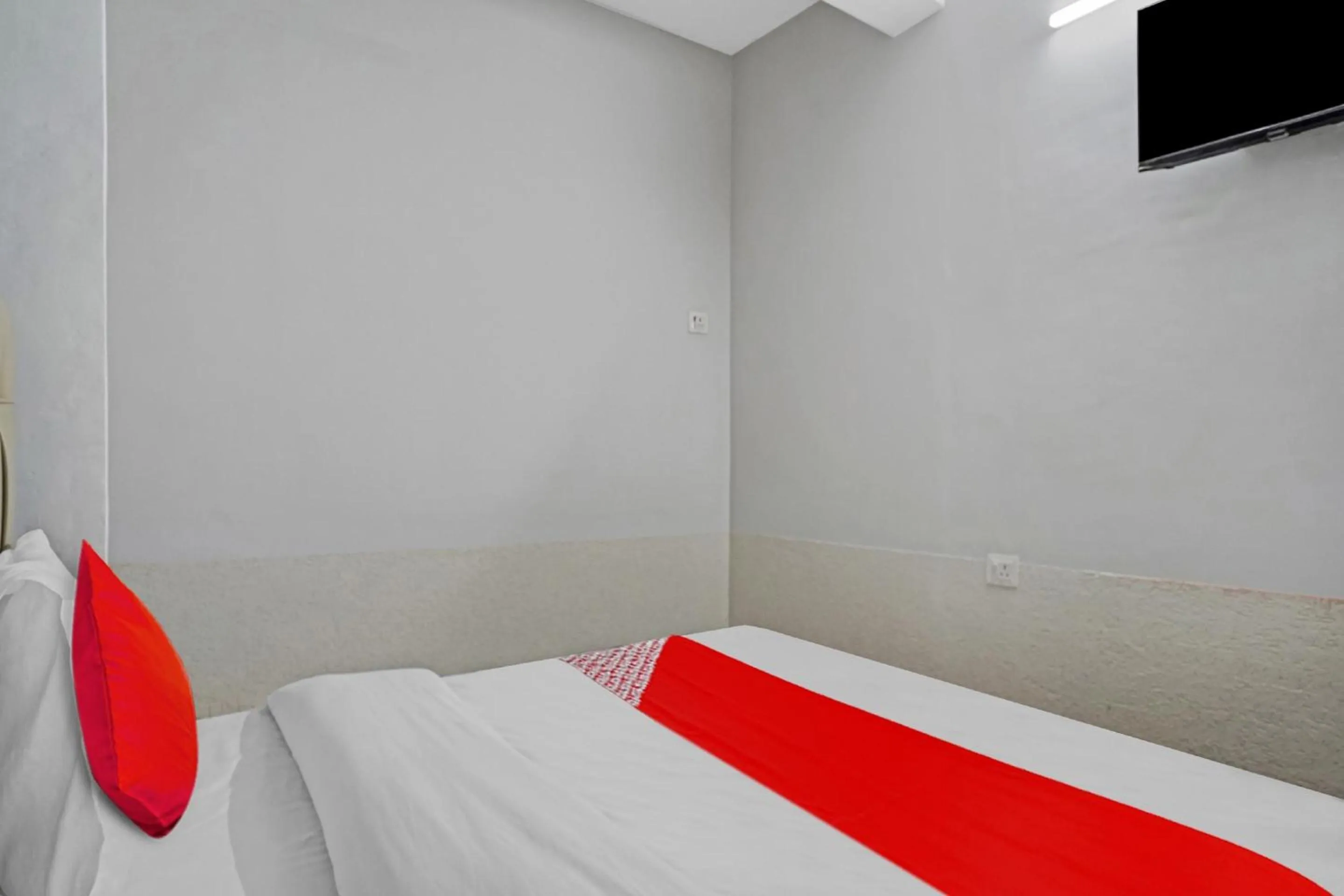 Bedroom, Bed in Hotel O Mr Crown Inn To Inn