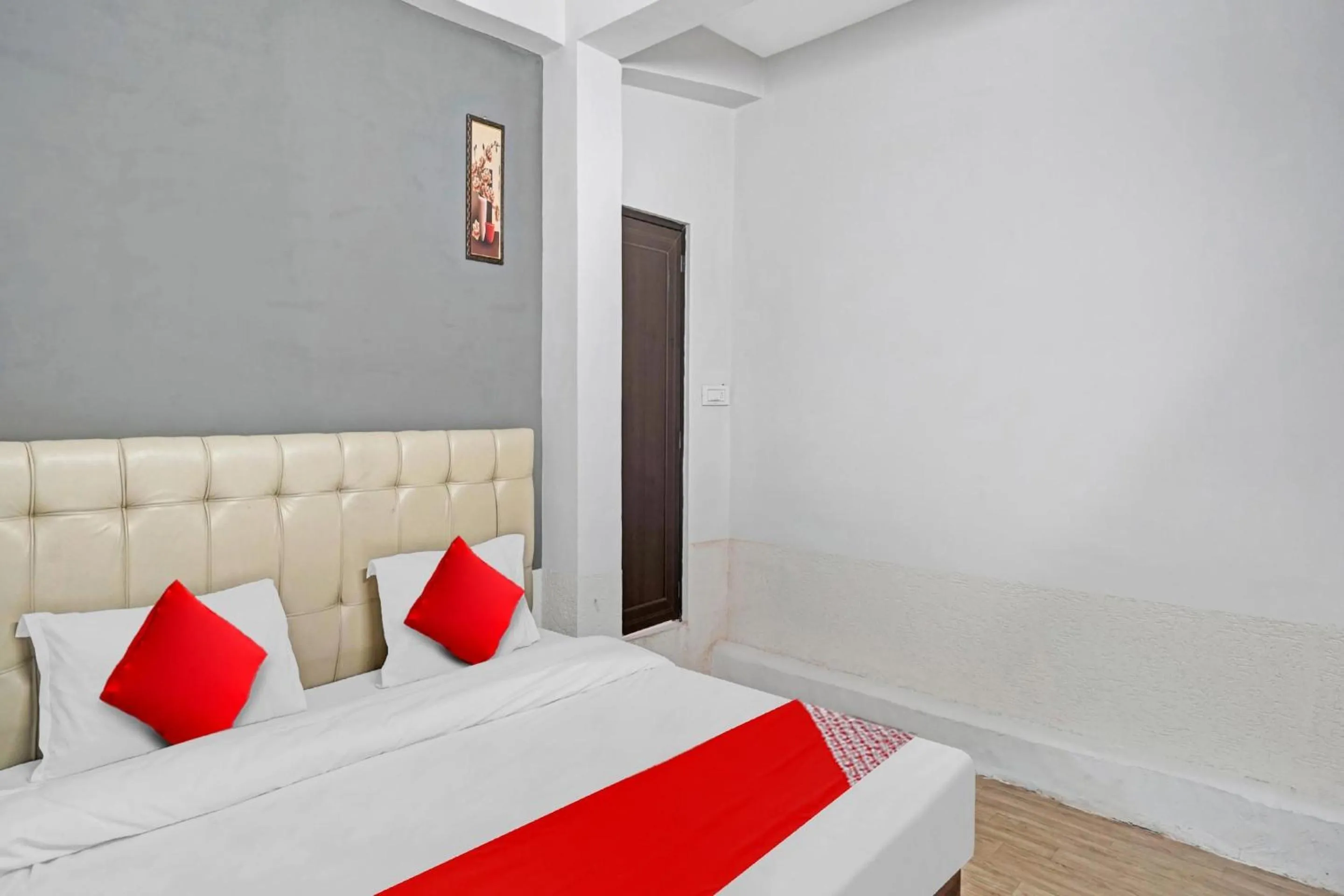 Bedroom, Bed in Hotel O Mr Crown Inn To Inn